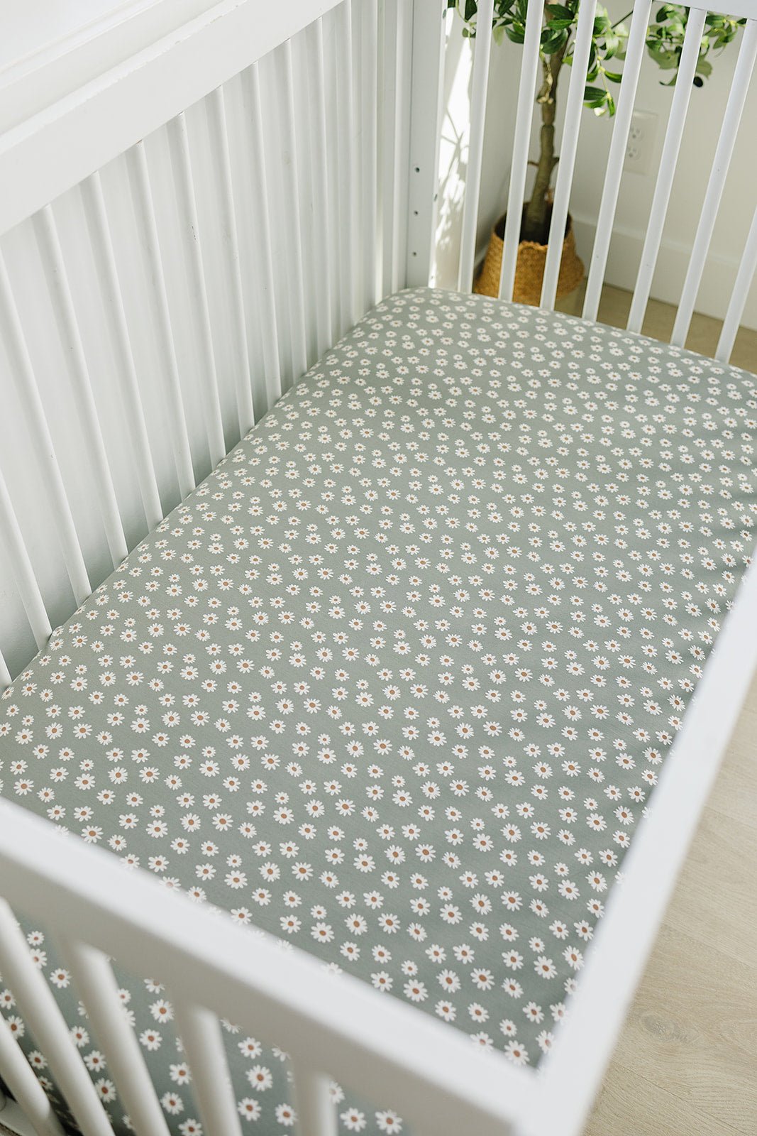 Mebie Baby Light Green Daisy Bamboo Stretch Crib Sheet - 