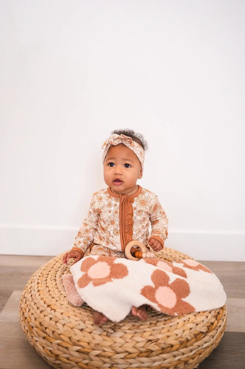 Harp Angel Boutique Luxurious Plush Mini Blanket with Daisy Design for Babies and Toddlers - 