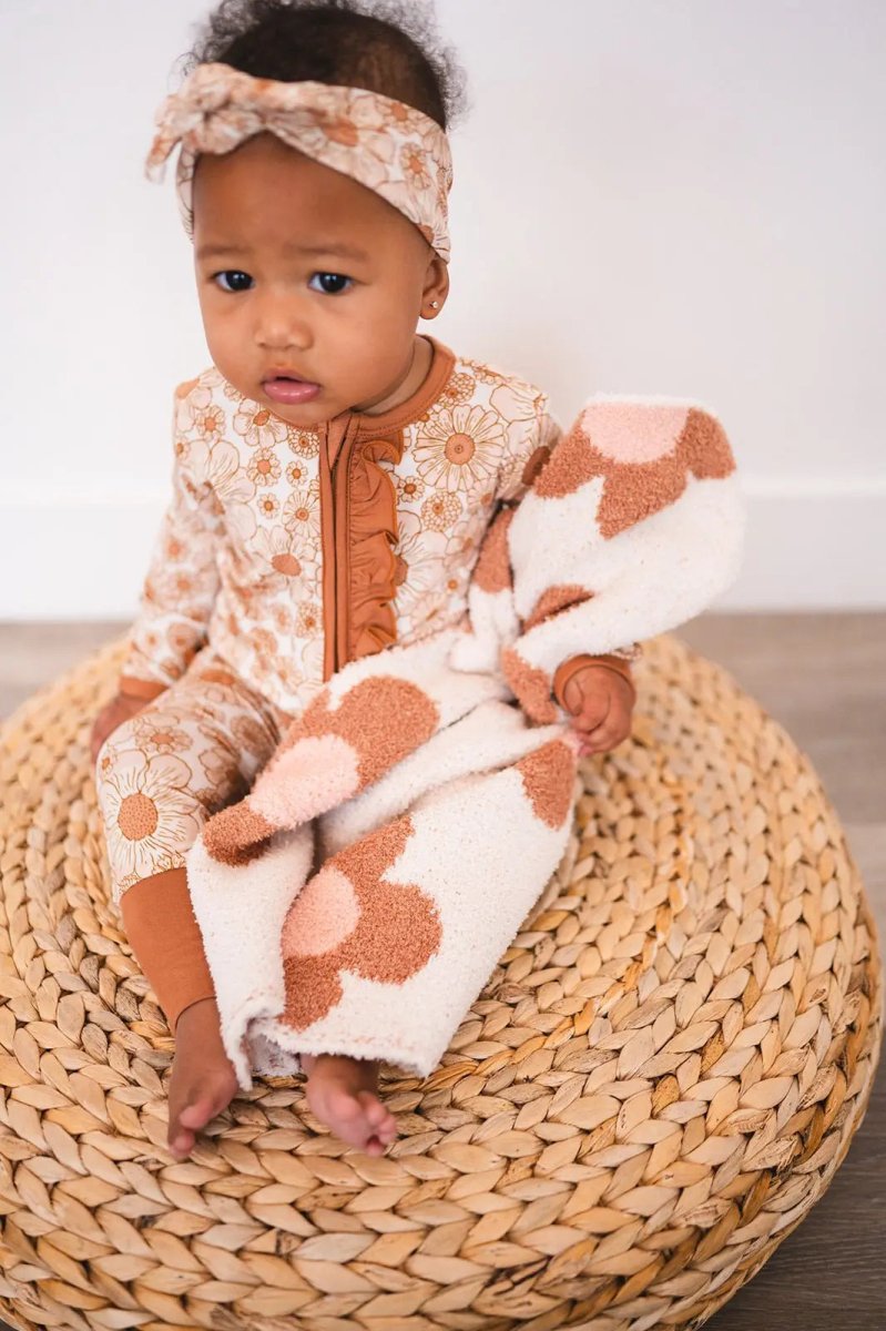 Harp Angel Boutique Luxurious Plush Mini Blanket with Daisy Design for Babies and Toddlers - 