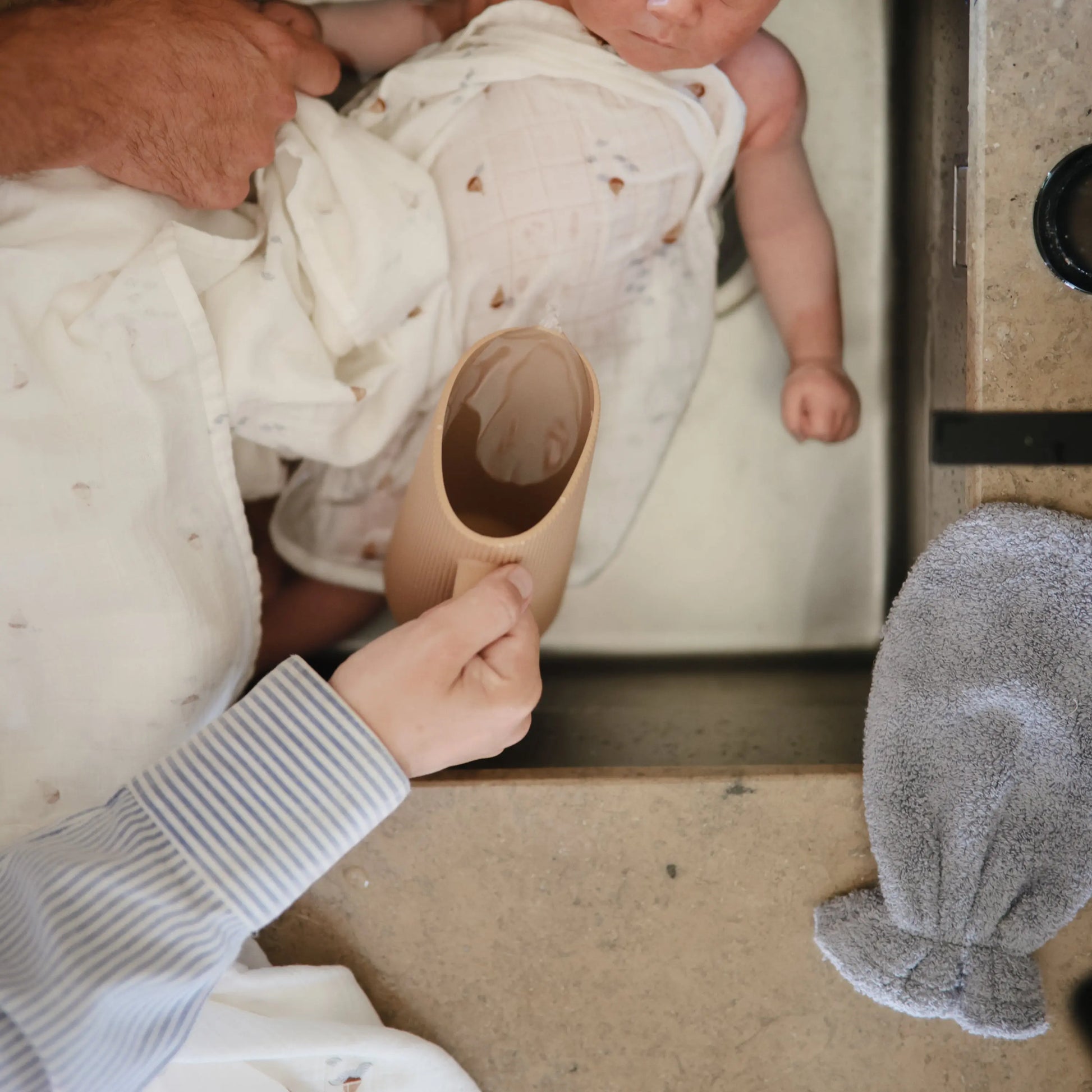 Bath Rinse Cup for Kids with Textured Grip and Controlled Water Stream Mushie