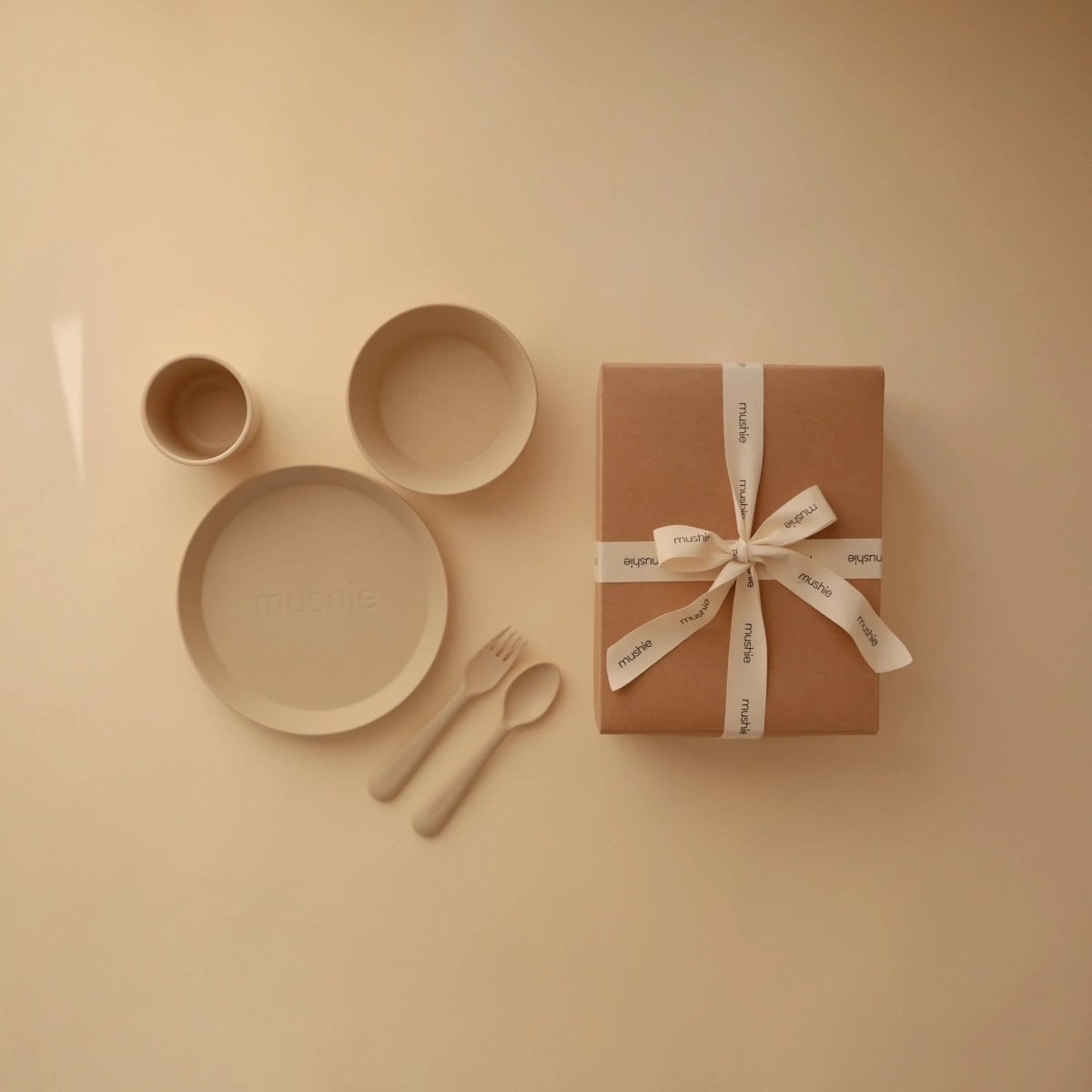 Mushie Mealtime Gift Set 3 with Dinnerware Essentials for New Parents - Everetts Place Boutique - 