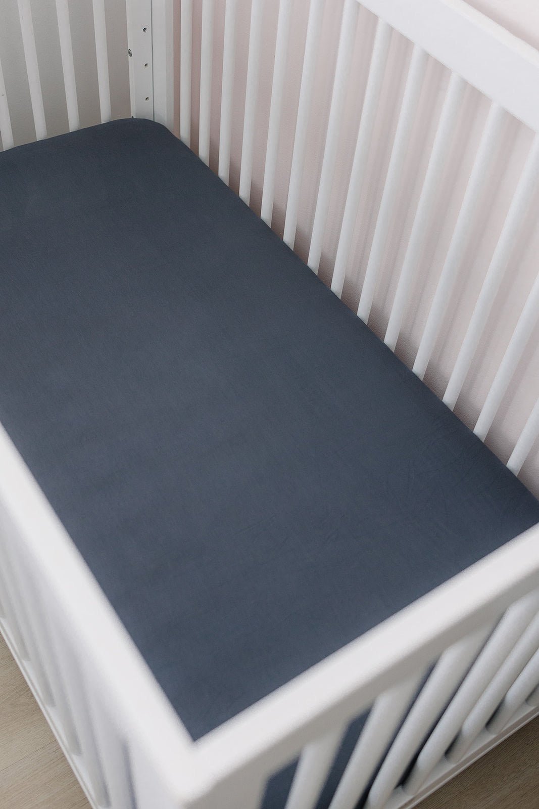 Mebie Baby Mebie Baby Charcoal Bamboo Stretch Crib Sheet Soft Easy Care - 