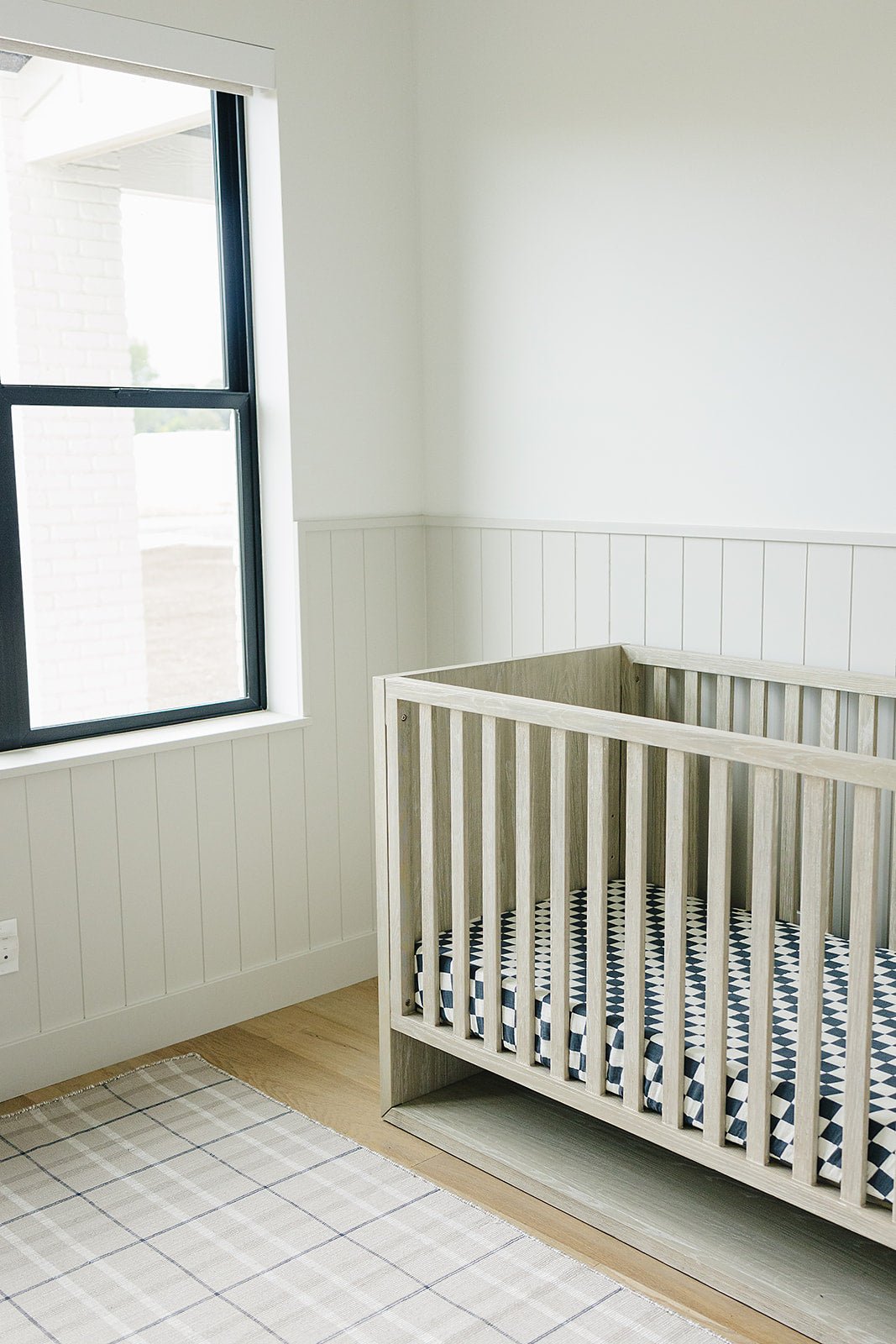 Mebie Baby Mebie Baby Charcoal Checkered Muslin Crib Sheet For Modern Nursery - 