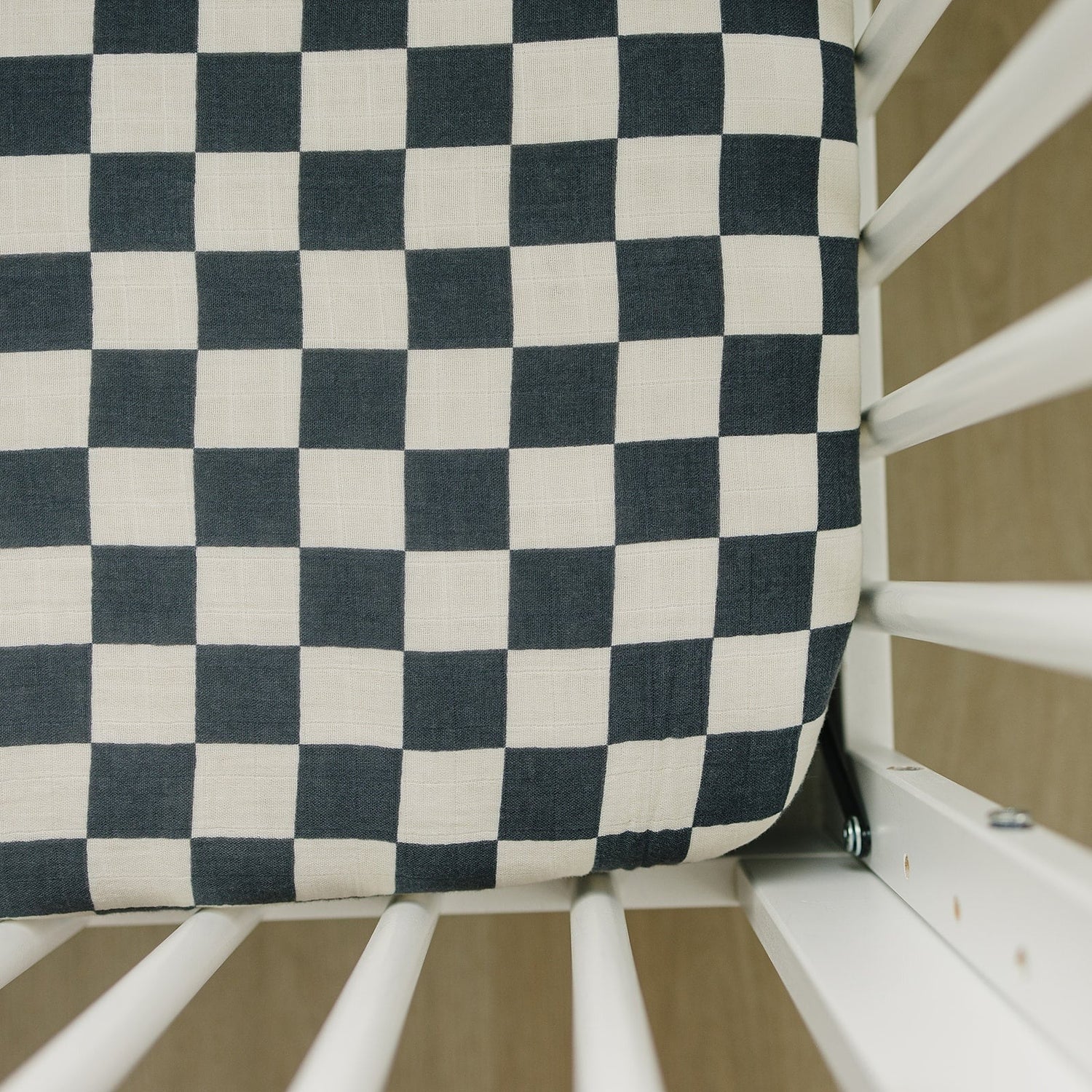 Mebie Baby Mebie Baby Charcoal Checkered Muslin Crib Sheet For Modern Nursery - 