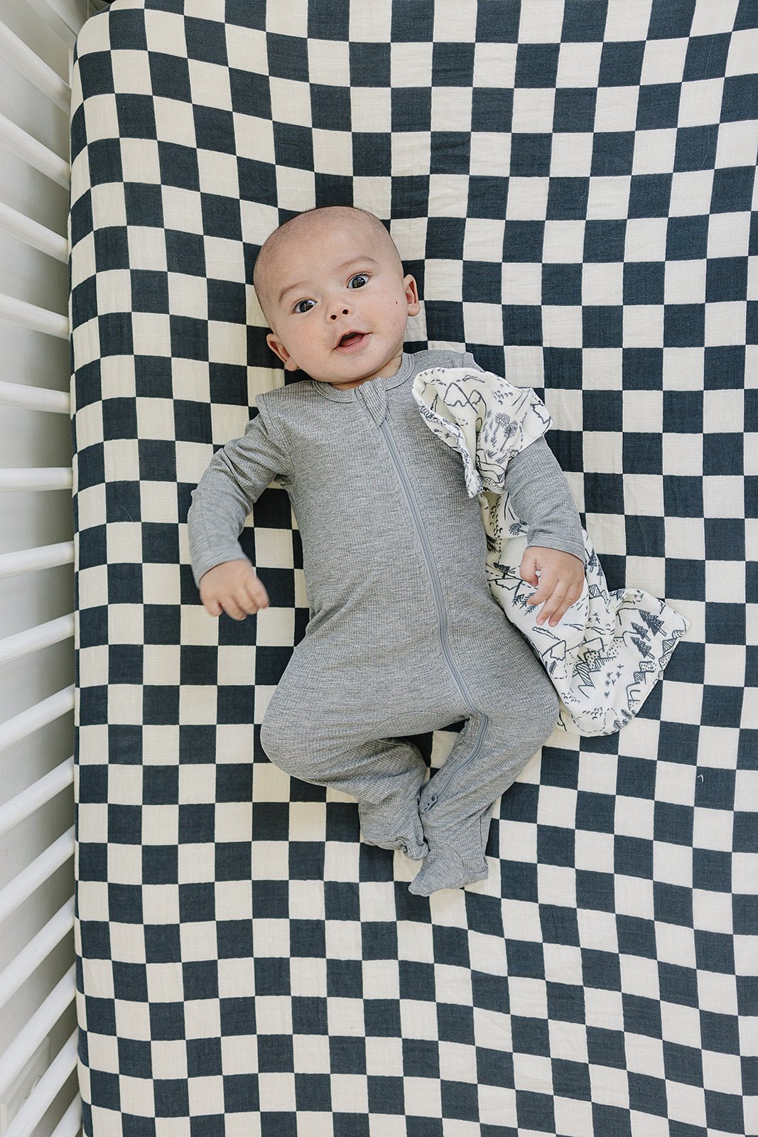Mebie Baby Mebie Baby Charcoal Checkered Muslin Crib Sheet For Modern Nursery - 