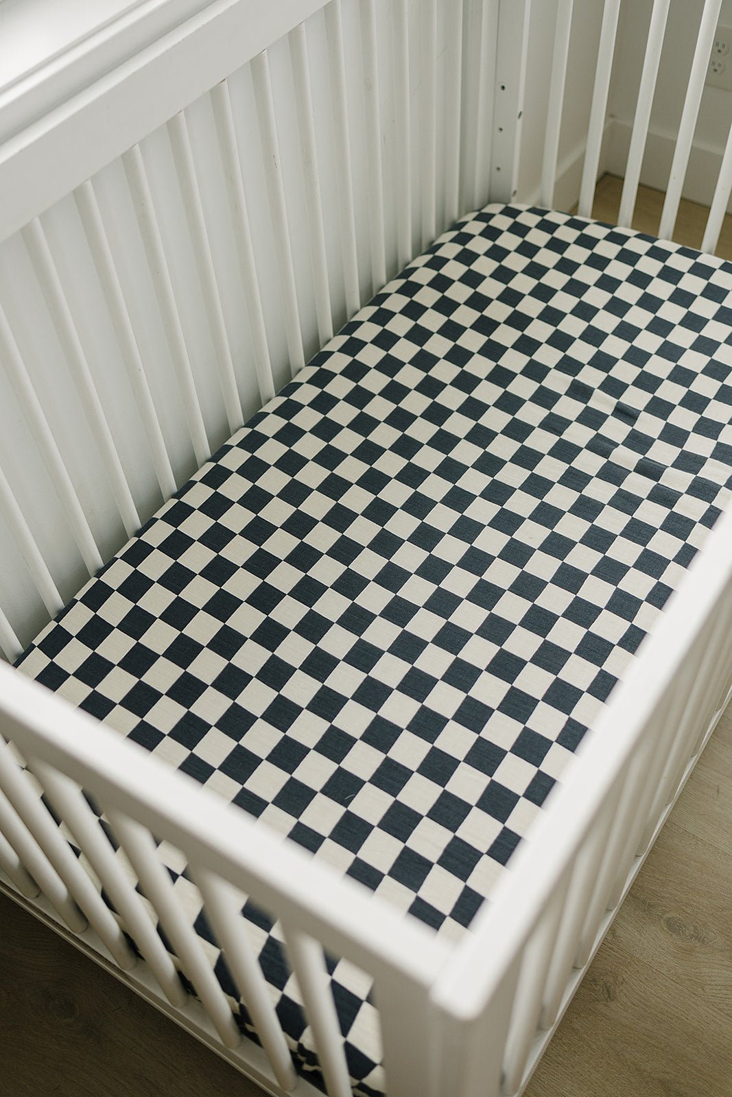 Mebie Baby Mebie Baby Charcoal Checkered Muslin Crib Sheet For Modern Nursery - 