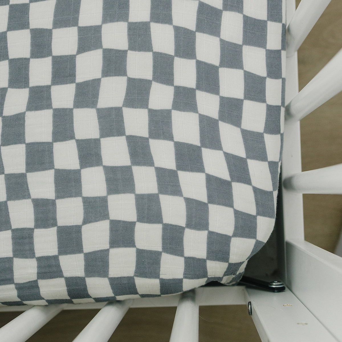 Mebie Baby Mebie Baby Charcoal Checkered Muslin Crib Sheet with Wavy Pattern - 