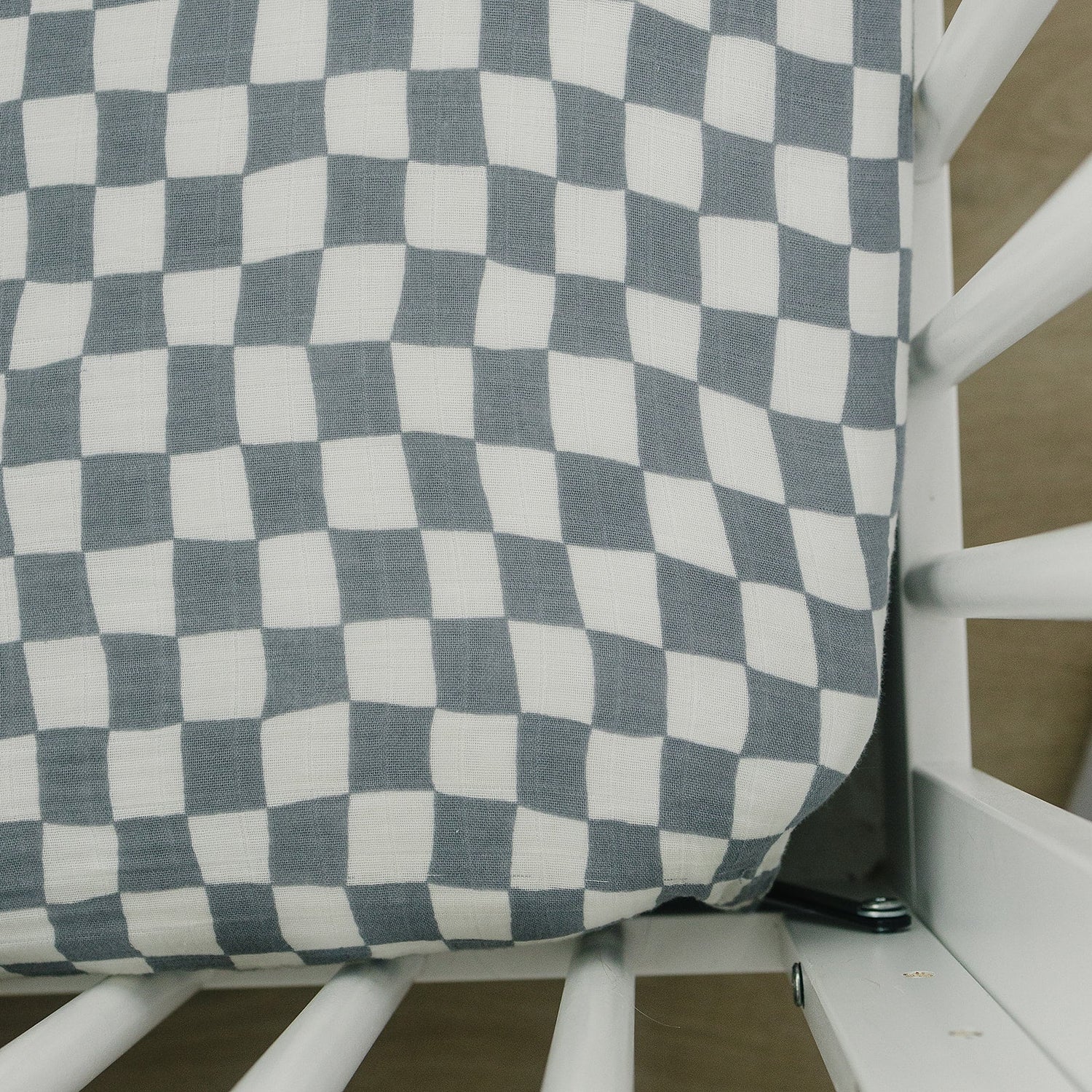 Mebie Baby Mebie Baby Charcoal Checkered Muslin Crib Sheet with Wavy Pattern - 