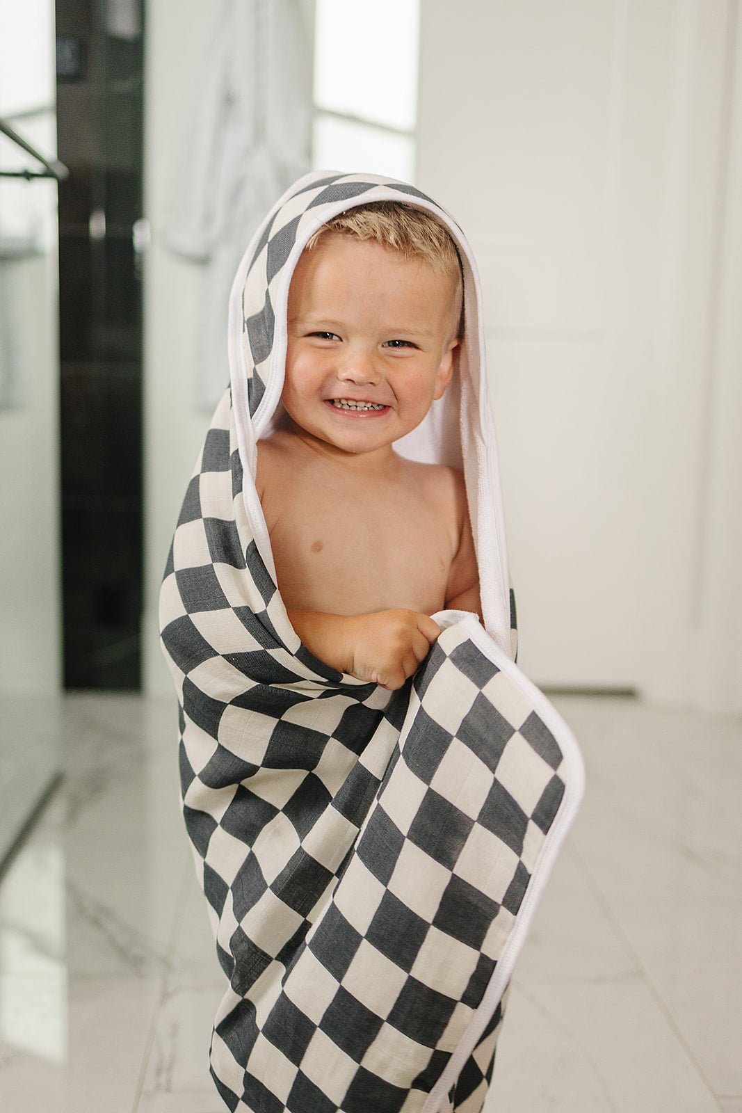 Mebie Baby Mebie Baby Charcoal Checkered Muslin Hooded Towel For Babies And Toddlers - 