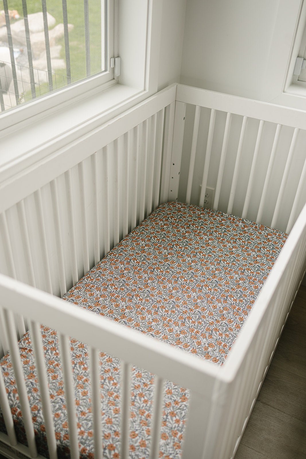 Mebie Baby Mebie Baby Dainty Meadow Bamboo Stretch Fitted Crib Sheet 52x28 - 