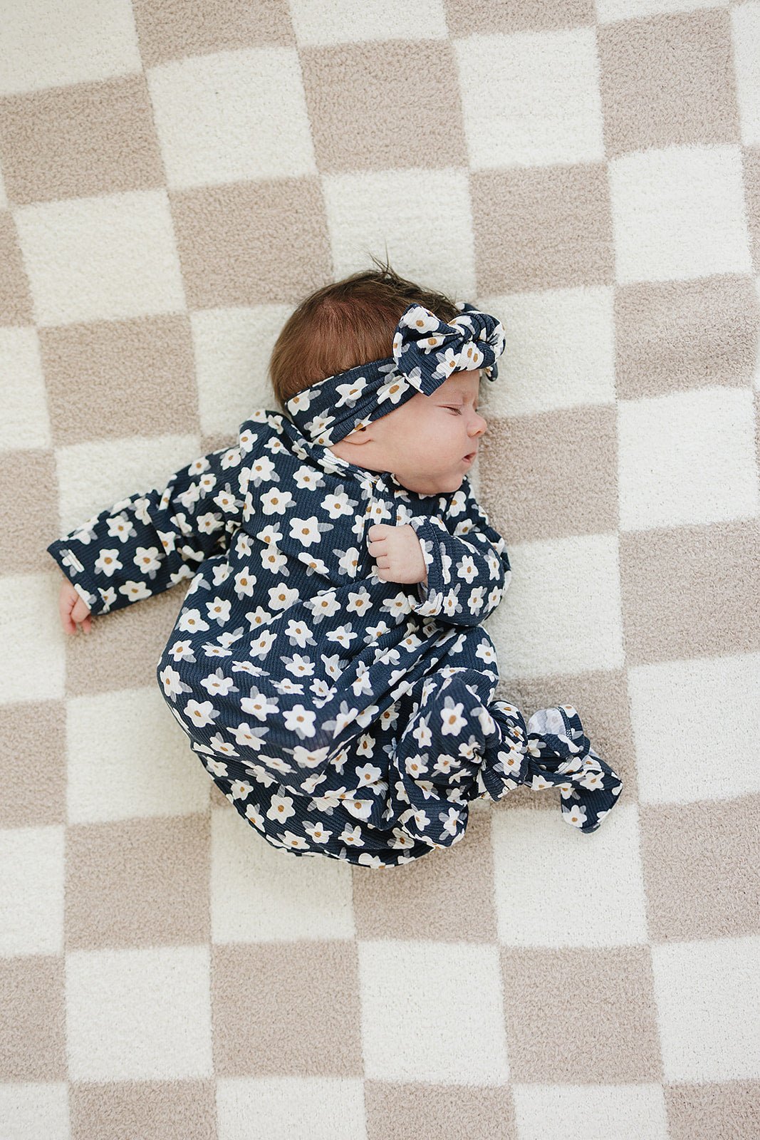 Mebie Baby Mebie Baby Navy Daisy Ribbed Bamboo Knot Gown 0 To 3 Months - 
