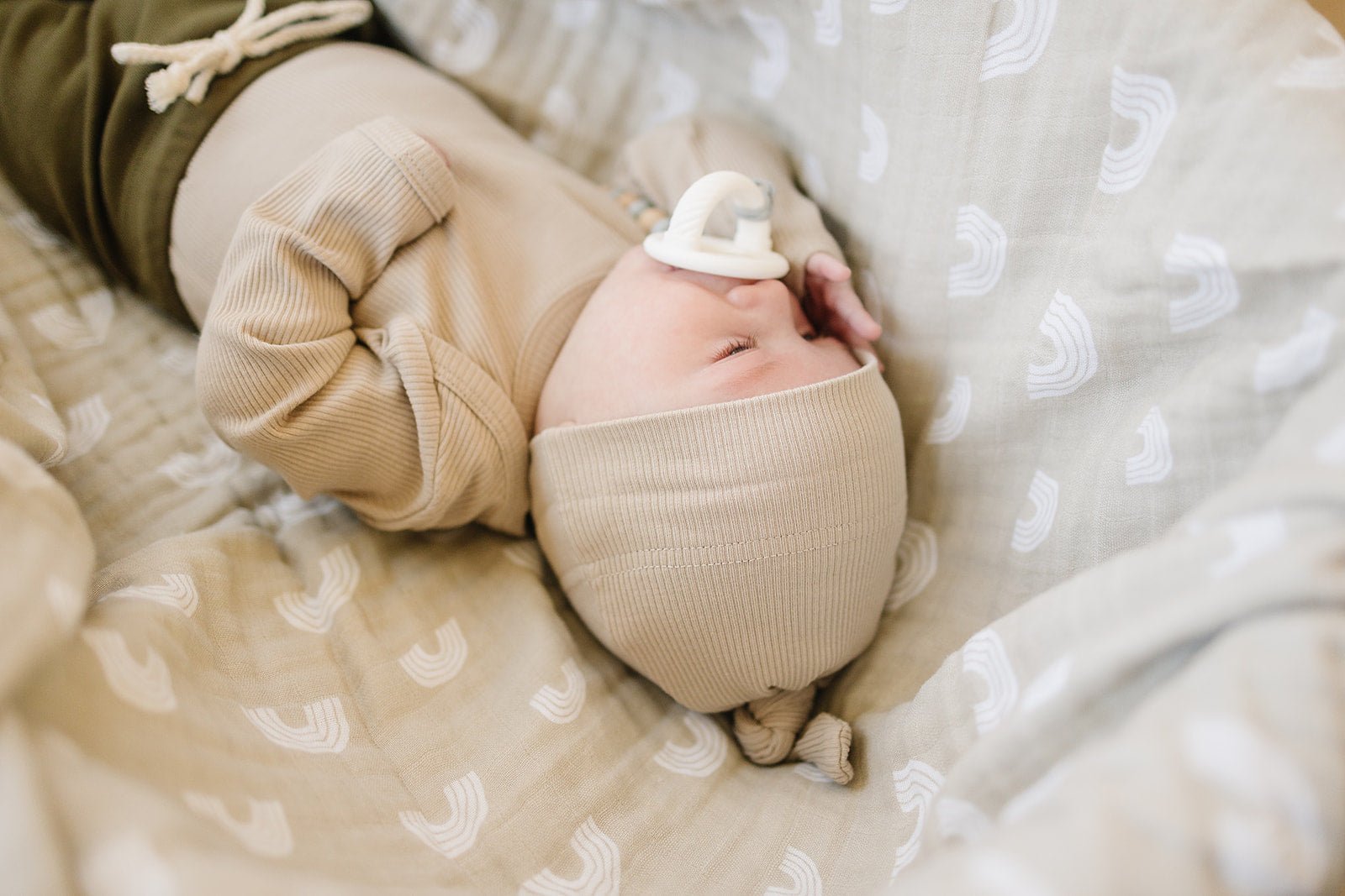 Mebie Baby Mebie Baby Organic Cotton Ribbed Newborn Knot Hat For Cozy Comfort - 
