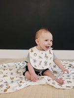Mebie Baby Mebie Baby Rounded Luxe Fleece Bib for Gentle Skin and Messes - 