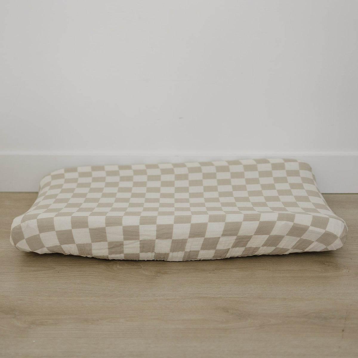 Mebie Baby Mebie Baby Taupe Checkered Muslin Changing Pad Cover For Standard Pads - 