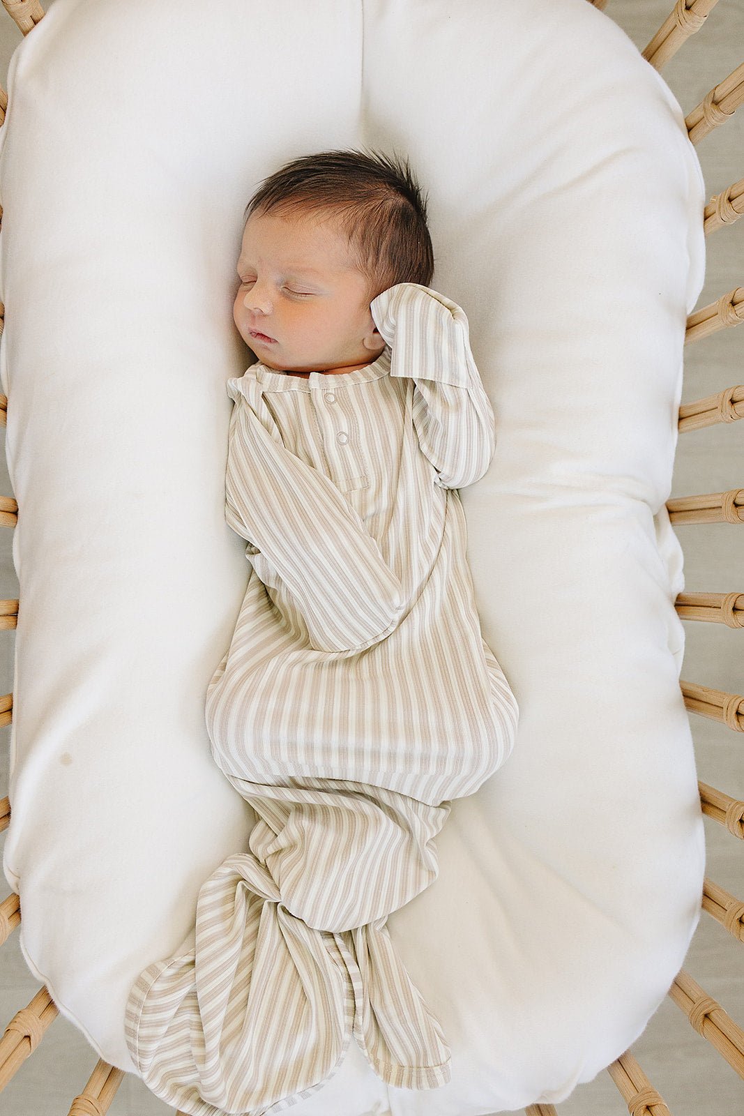 Mebie Baby Mebie Baby Taupe Stripe Bamboo Knot Gown Size Zero To Three Unisex - 