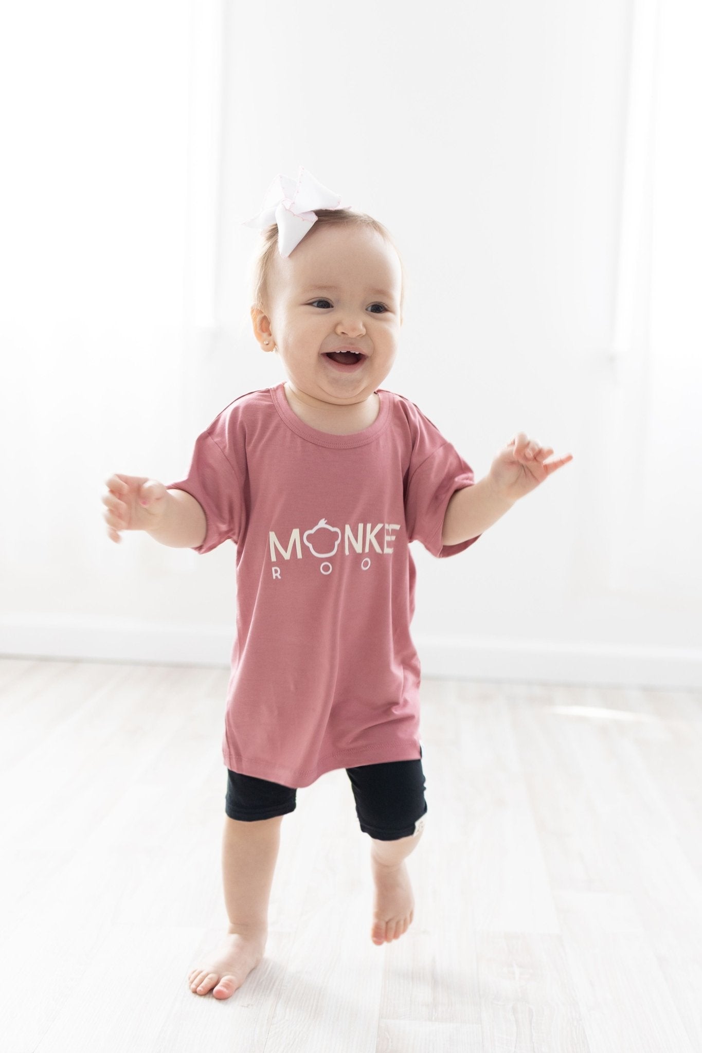 Kids t-shirt in bamboo fabric with a small, minimal Monkeeroos logo on the chest and a relaxed unisex fit.