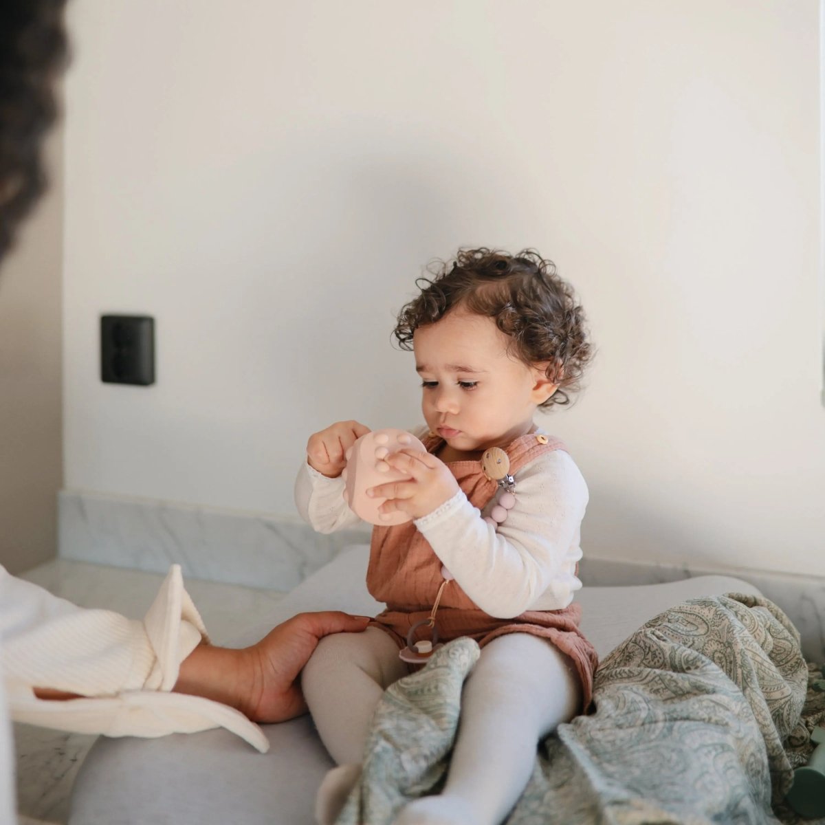 Mushie Mushie Dice Press Toy for Fine Motor Skill Development and Learning - Everetts Place Boutique - 