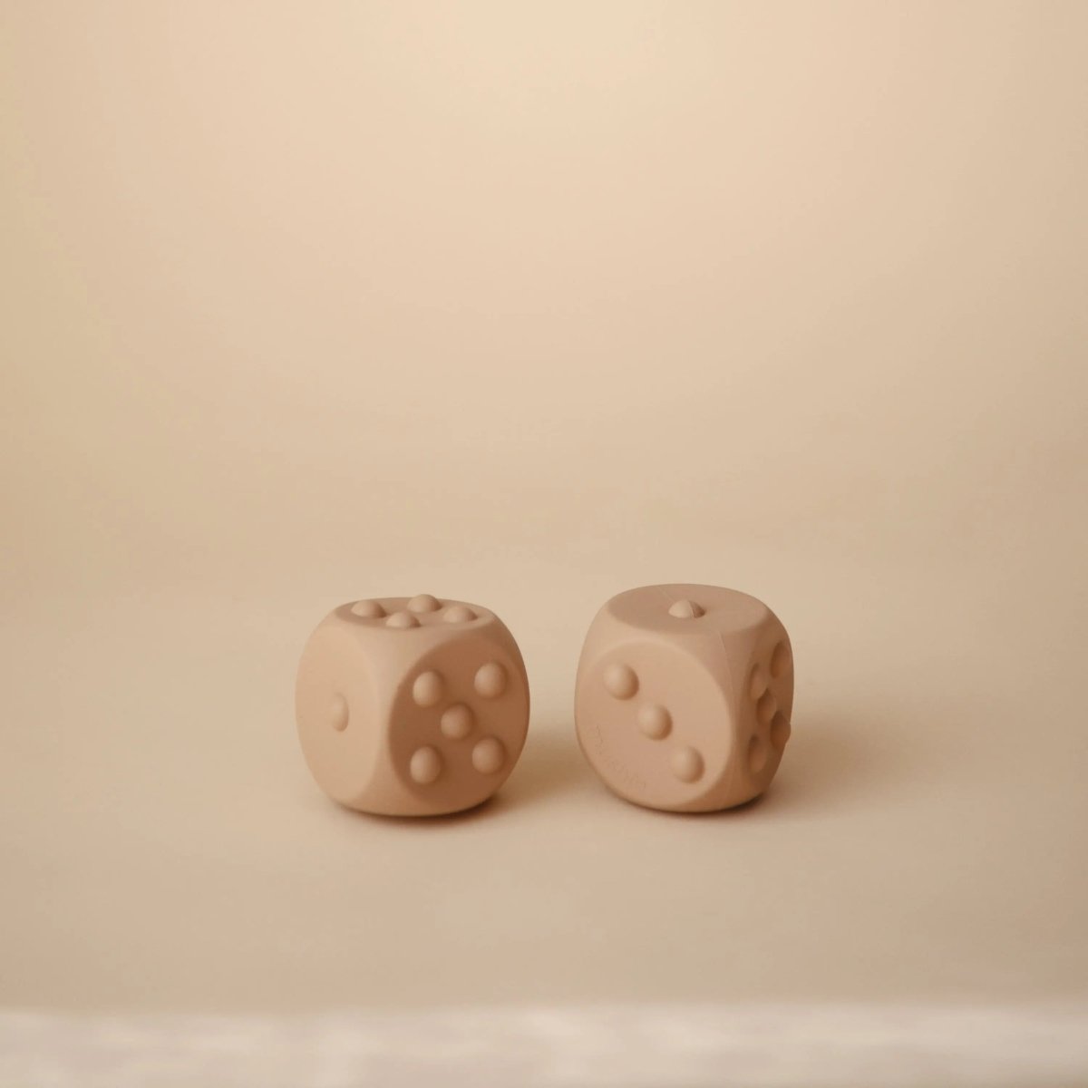 Mushie Mushie Dice Press Toy for Fine Motor Skill Development and Learning - Everetts Place Boutique - 