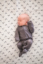 Harp Angel Boutique Muslin 6 - Layer Blanket with Black Arrows for Stylish Baby Comfort - 