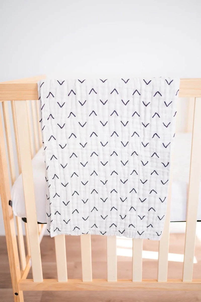 Harp Angel Boutique Muslin 6 - Layer Blanket with Black Arrows for Stylish Baby Comfort - 