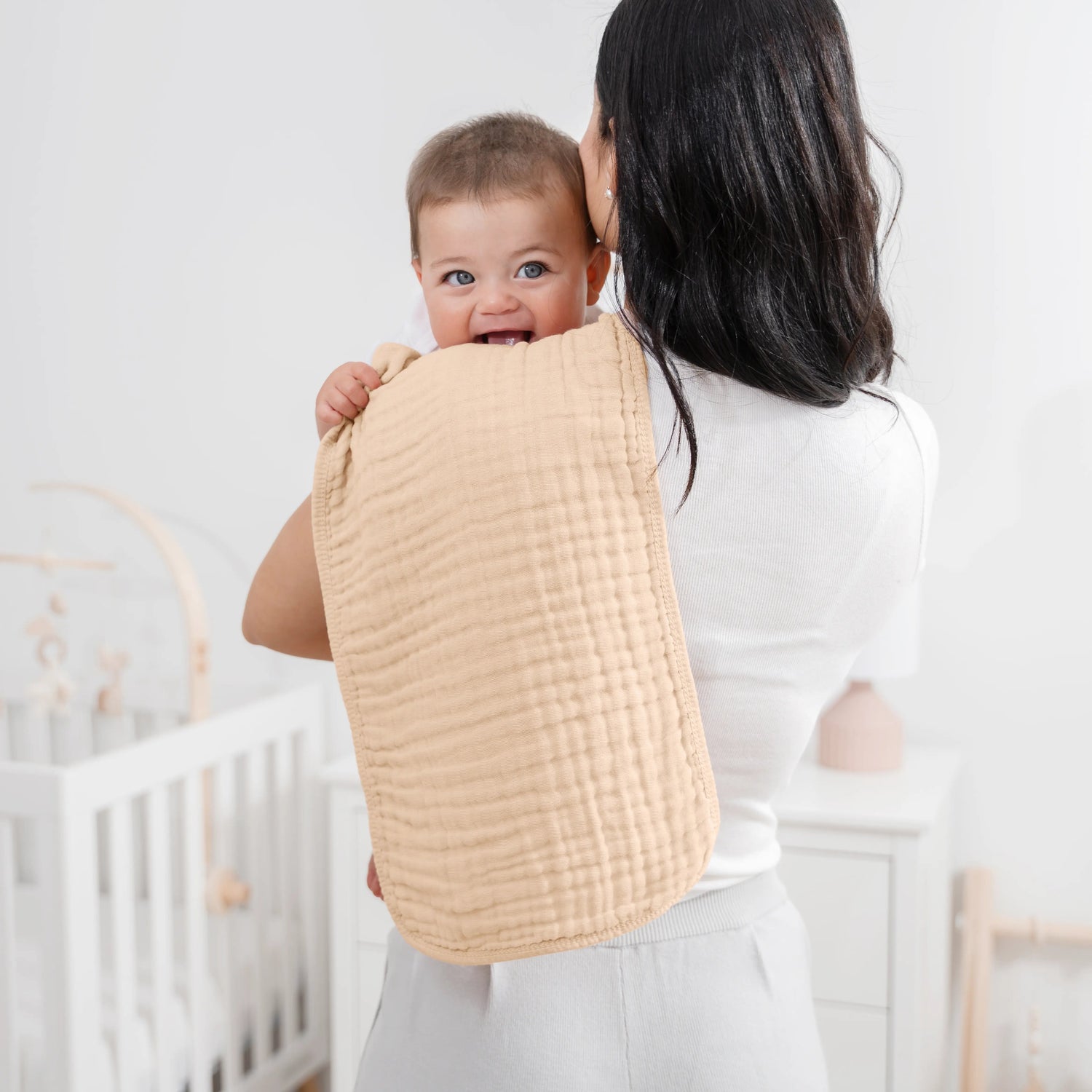 Comfy Cubs Muslin Burp Cloths in Cream - 