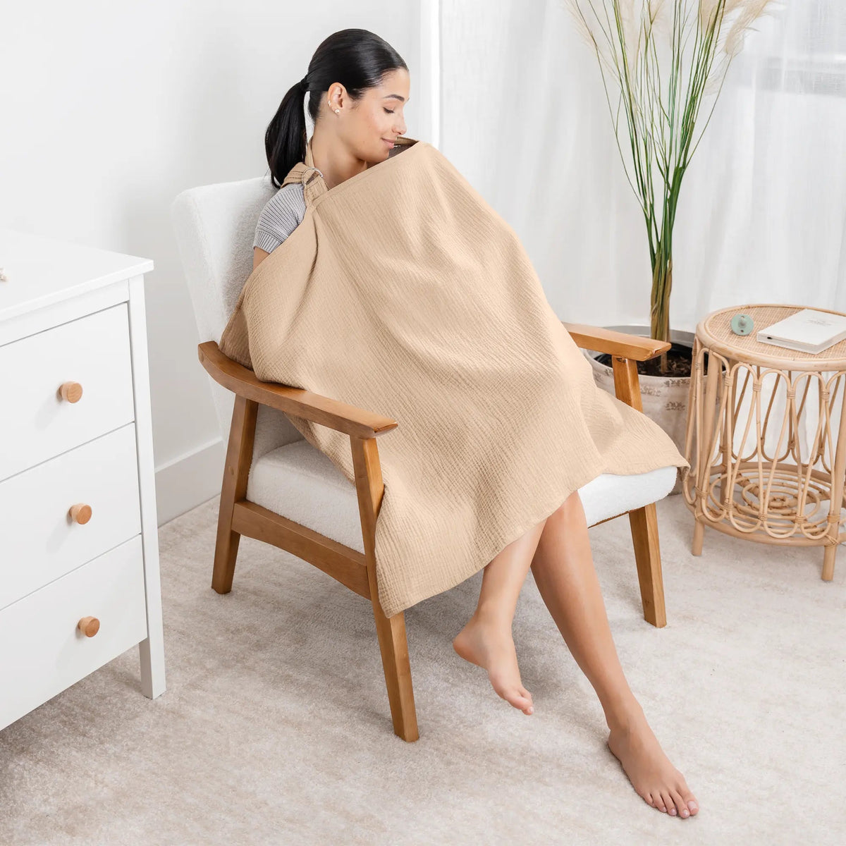 Comfy Cubs Muslin Nursing Cover, Pack of 1 in Cream - 