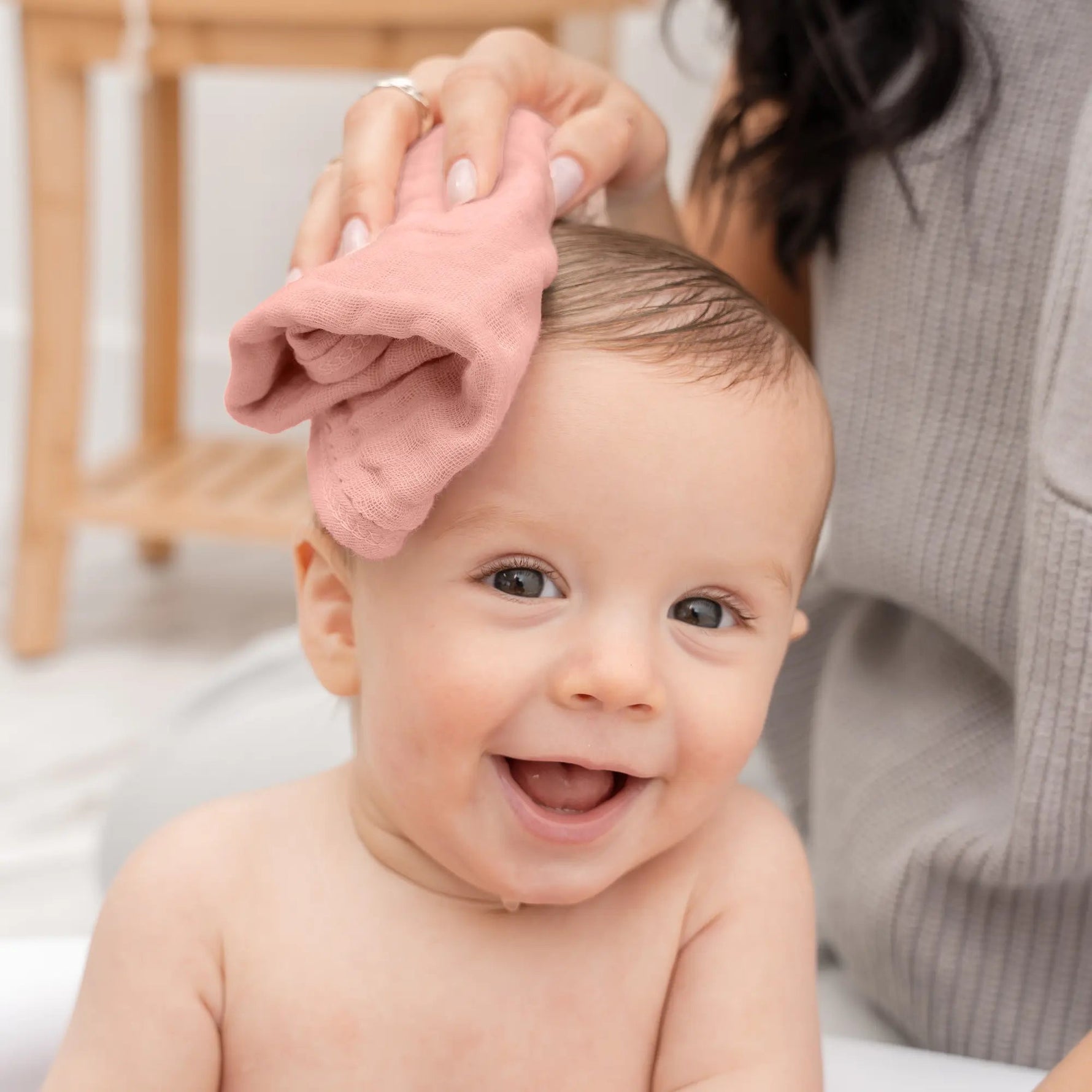 Comfy Cubs Muslin Washcloths in Bold Blush - 