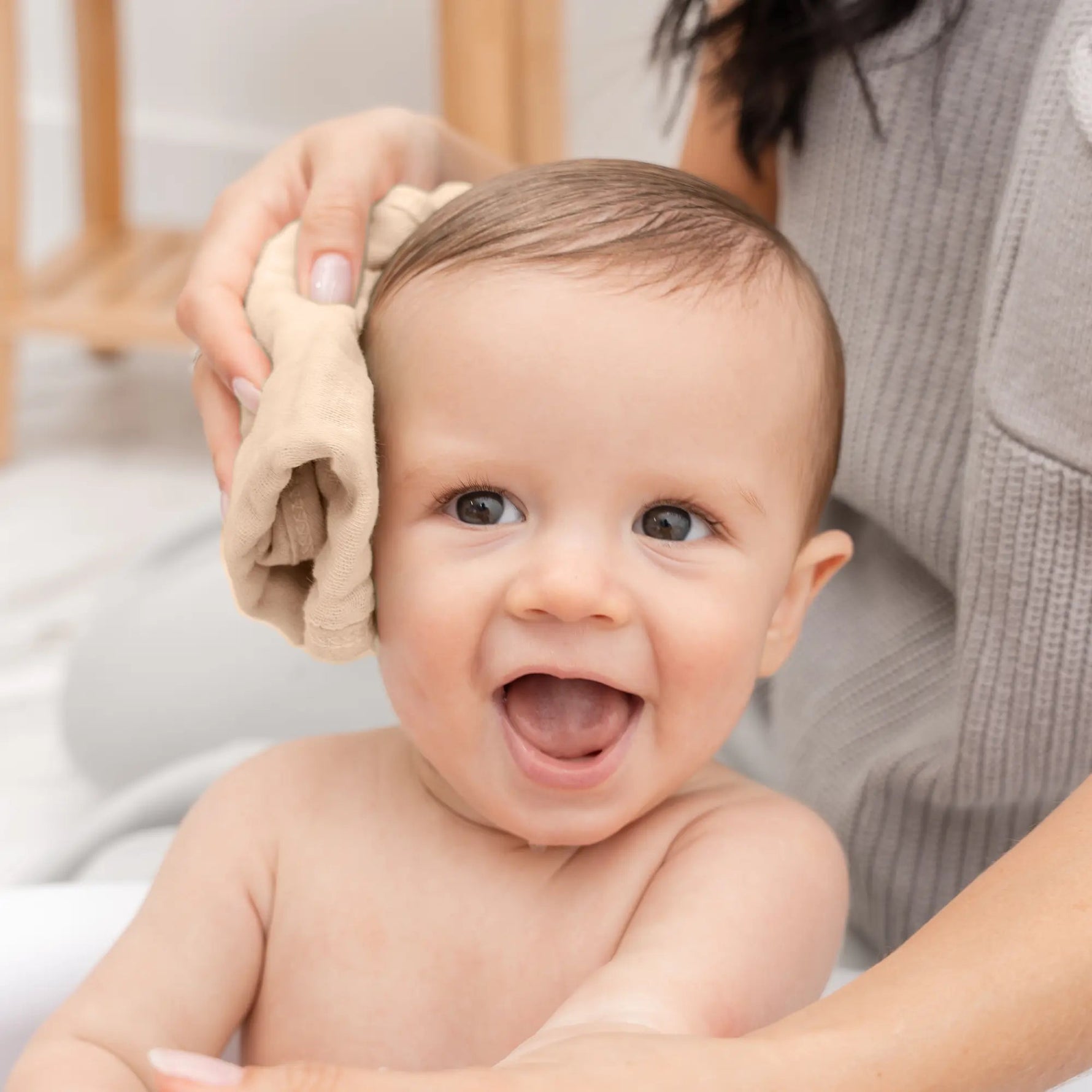 Comfy Cubs Muslin Washcloths in Cream - 