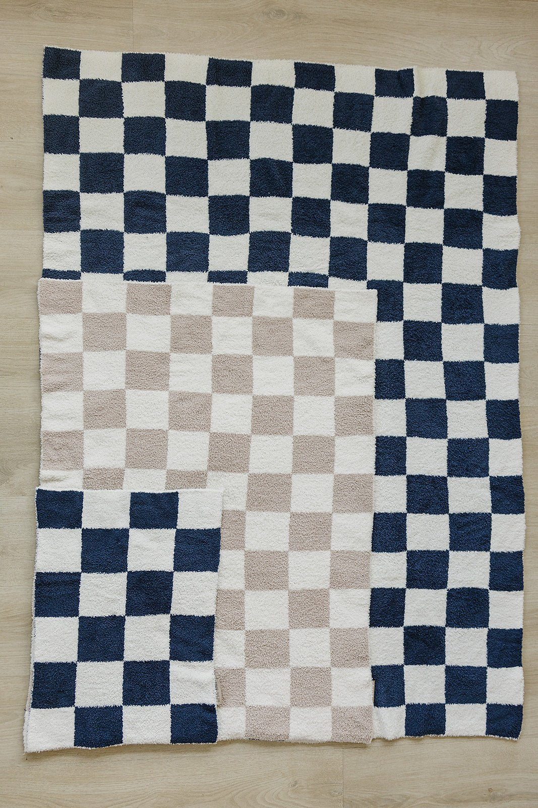 Mebie Baby Navy Checkered Plush Baby and Toddler Swaddling Blanket - 