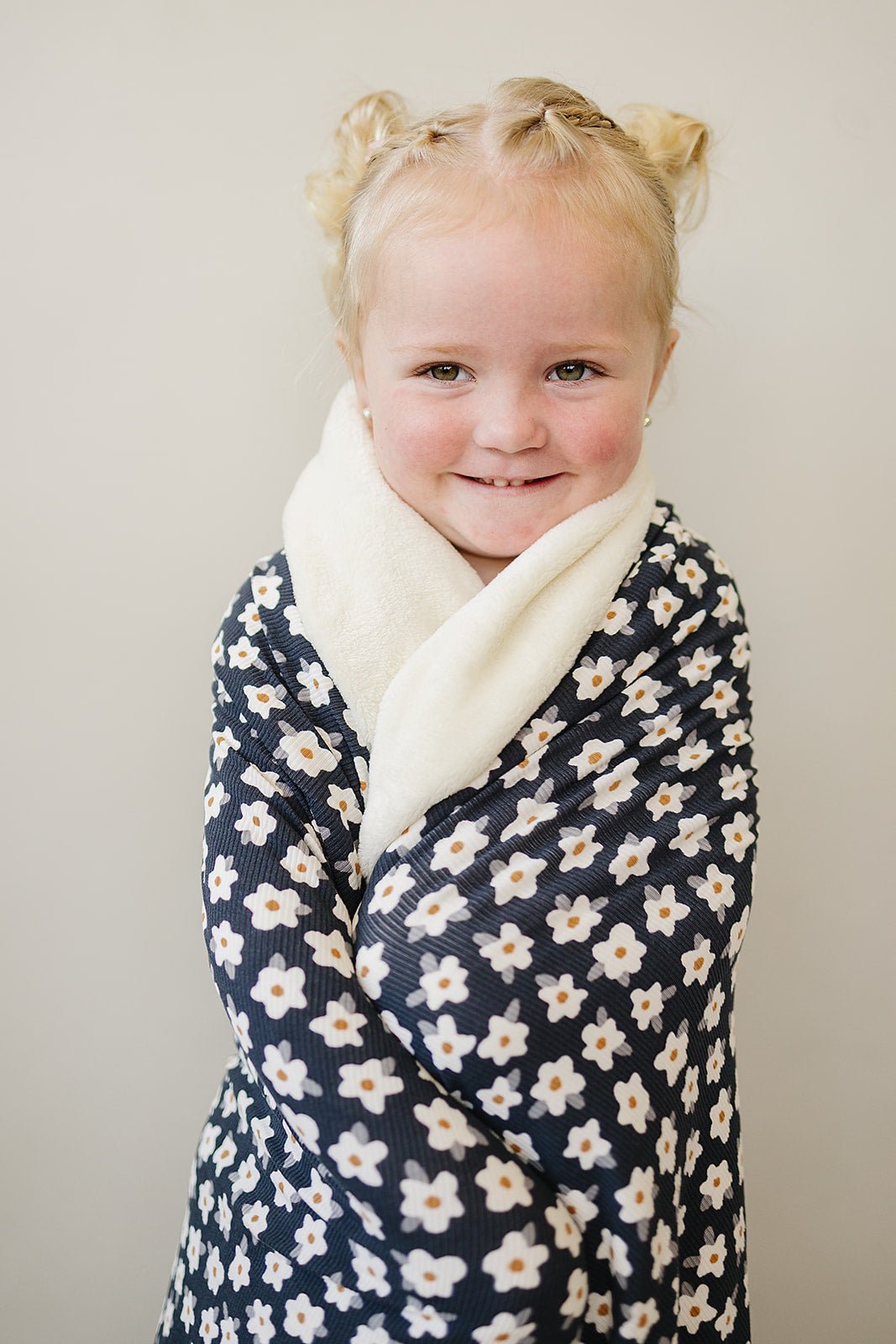 Mebie Baby Navy Daisy Bamboo Fleece Quilt For Baby Nursery Floral Bedding - 