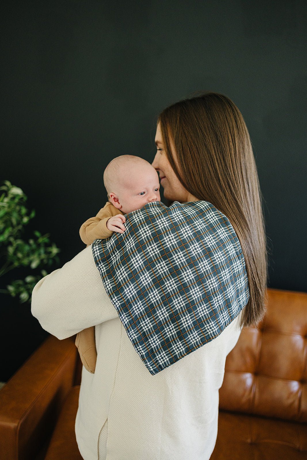 Mebie Baby Navy Plaid Muslin Burp Cloth - 