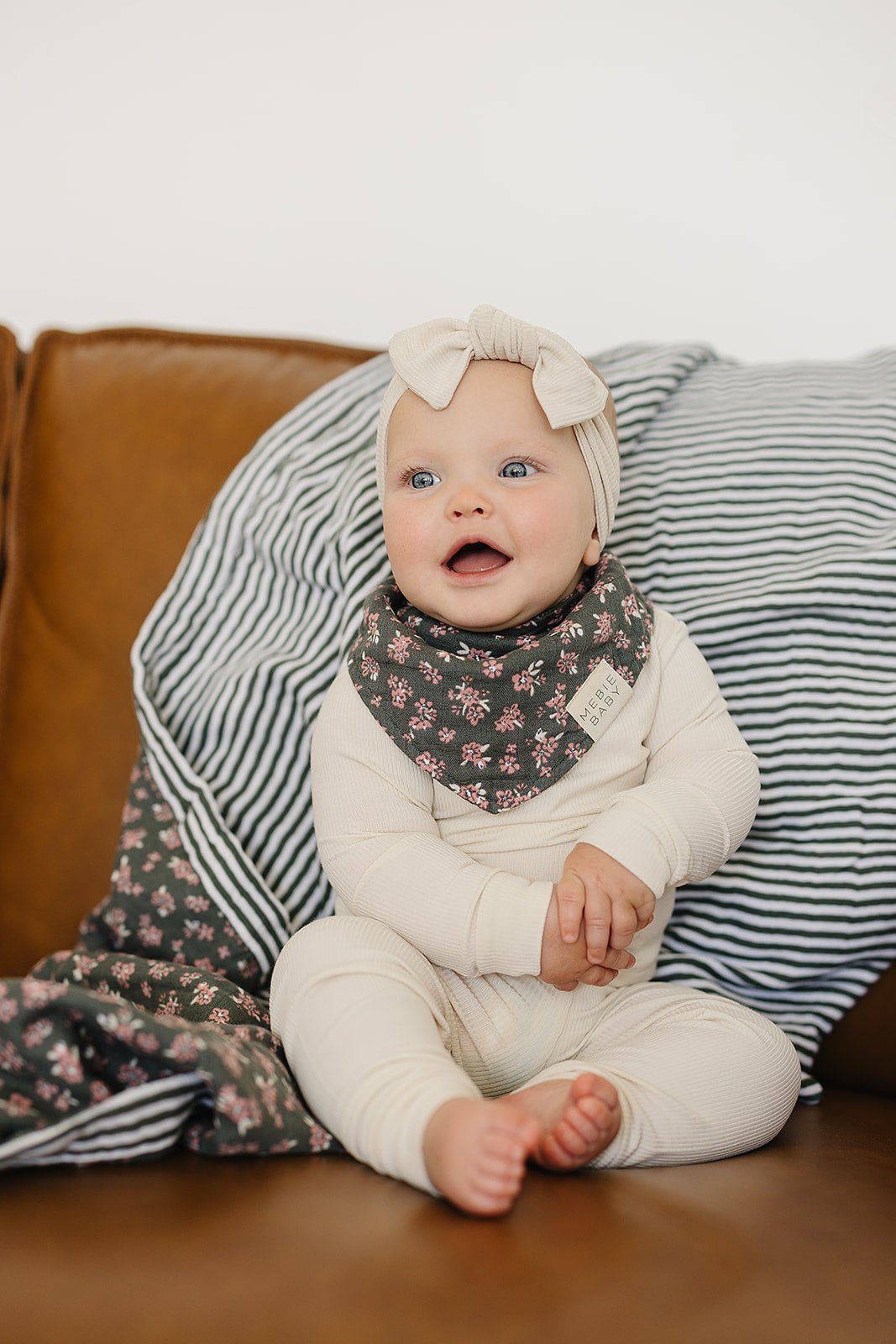 Mebie Baby Olive Bloom Classic Muslin Bib - 