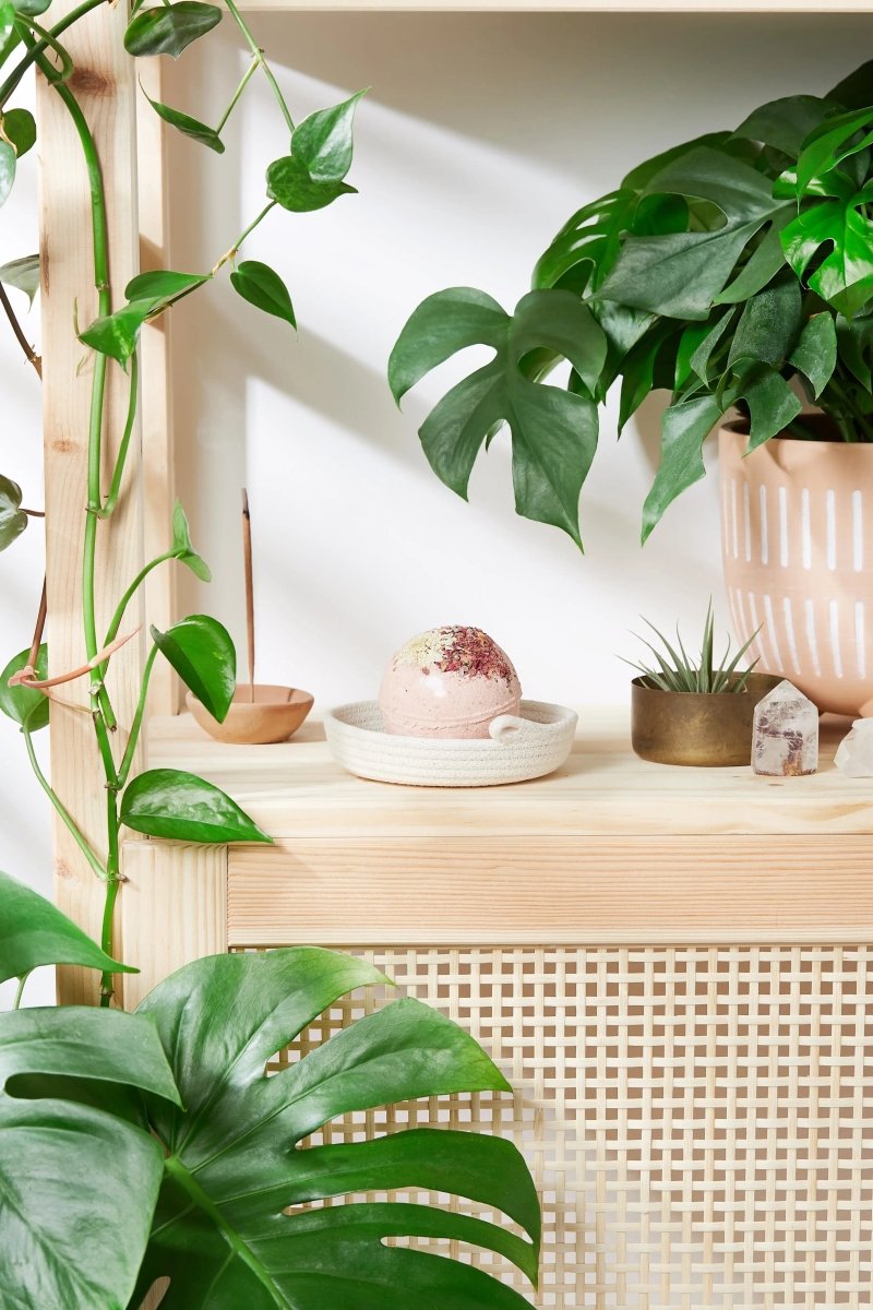 Organic Bath Bomb with Crystal Surprise for Luxurious Home Spa - Everetts Place