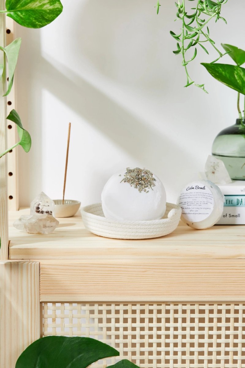 Organic Bath Bomb with Lavender and Chamomile for Relaxation Enthusiasts - Everetts Place