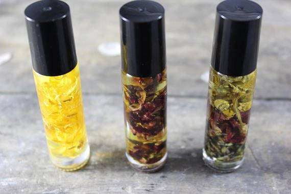 Organic Essential Oil Perfume / Perfume Oil/ - Everetts Place: Online Boutique - Diffusers, Oils & Candles