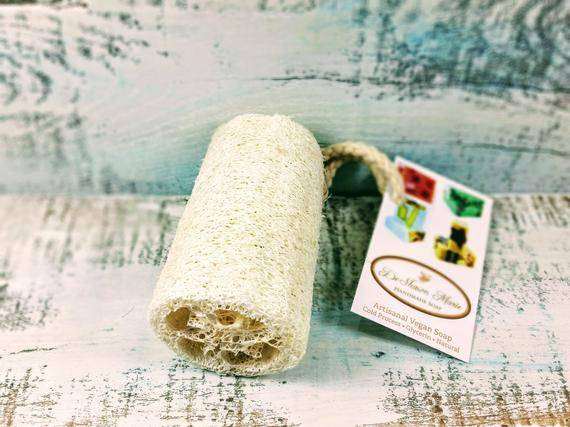 Organic natural 4-inch loofah, vegan exfoliating sponge, eco-friendly.