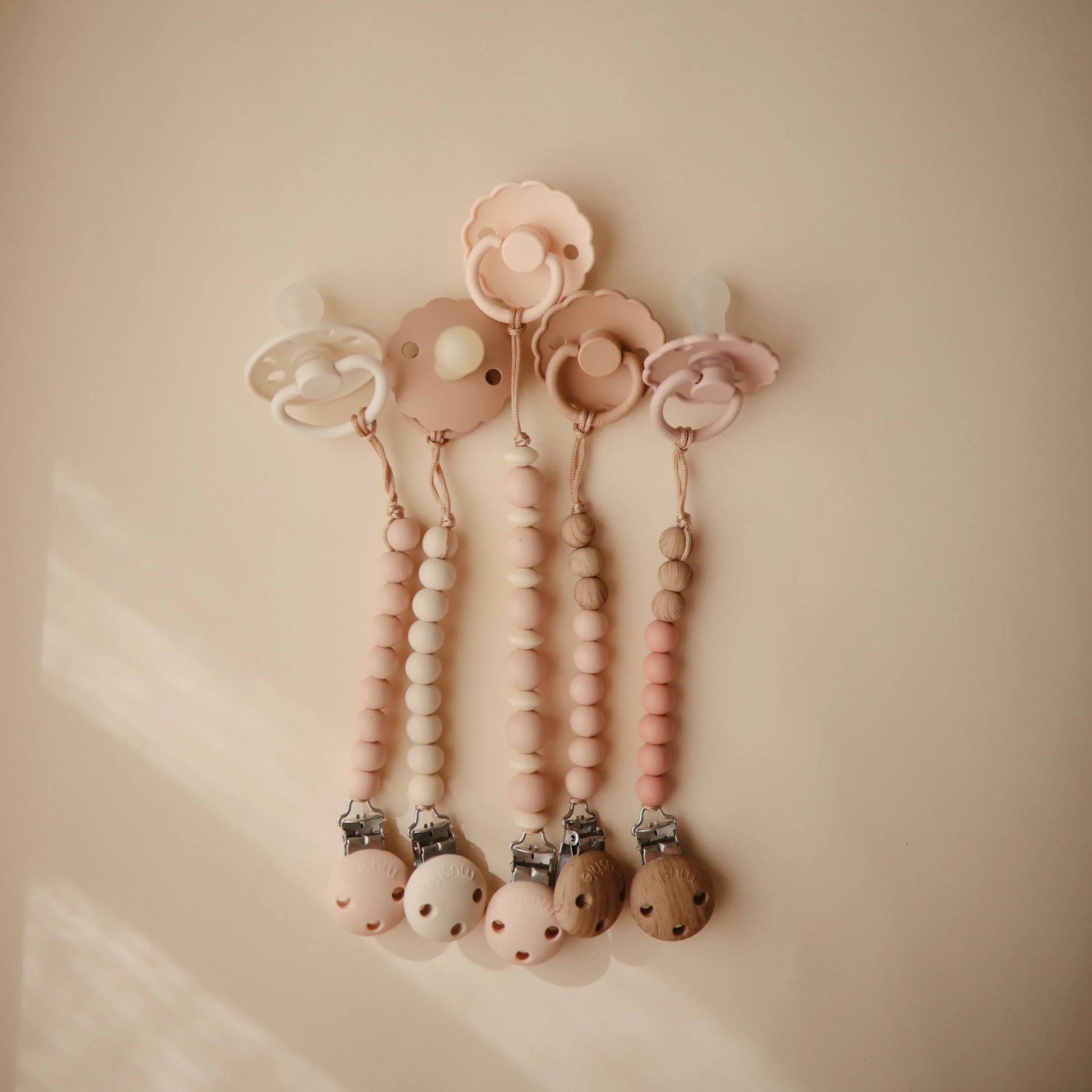 Silicone Pacifier Clip Luna Durable Food Grade Silicone Clasp for Babies Mushie