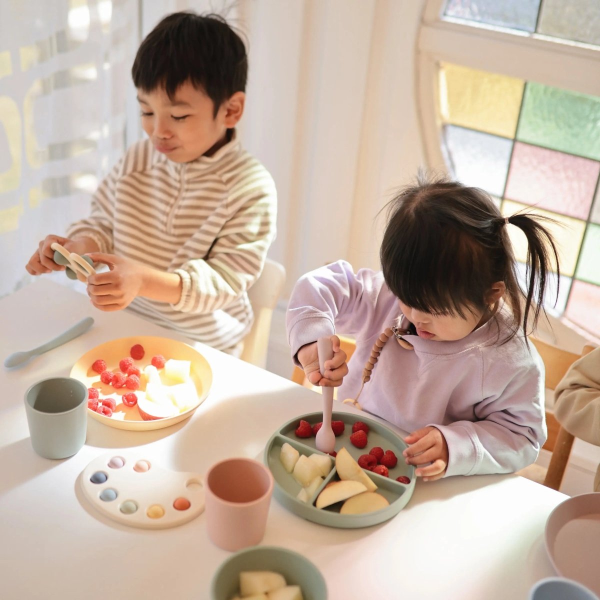 Mushie Paint Palette Press Toy for Sensory Exploration and Fine Motor Skill - Everetts Place Boutique - 