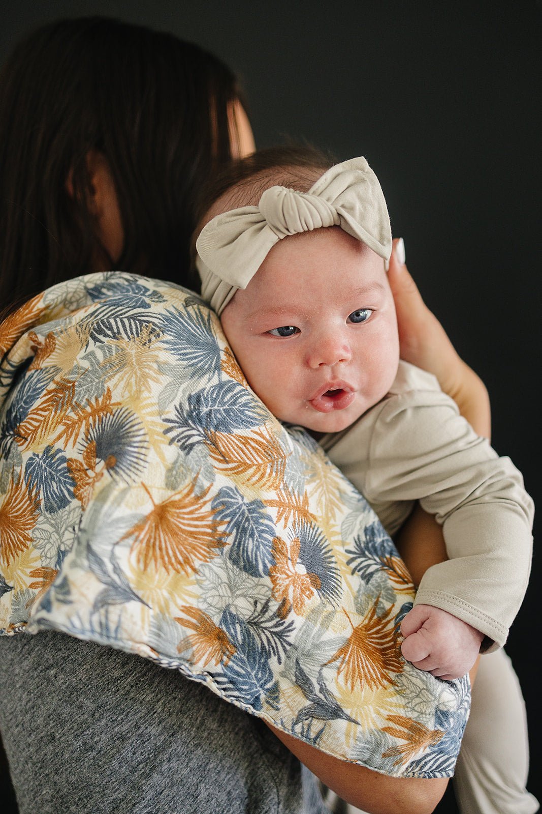 Mebie Baby Paradise Palms Muslin Burp Cloth by Mebie Baby Soft Absorbent - 