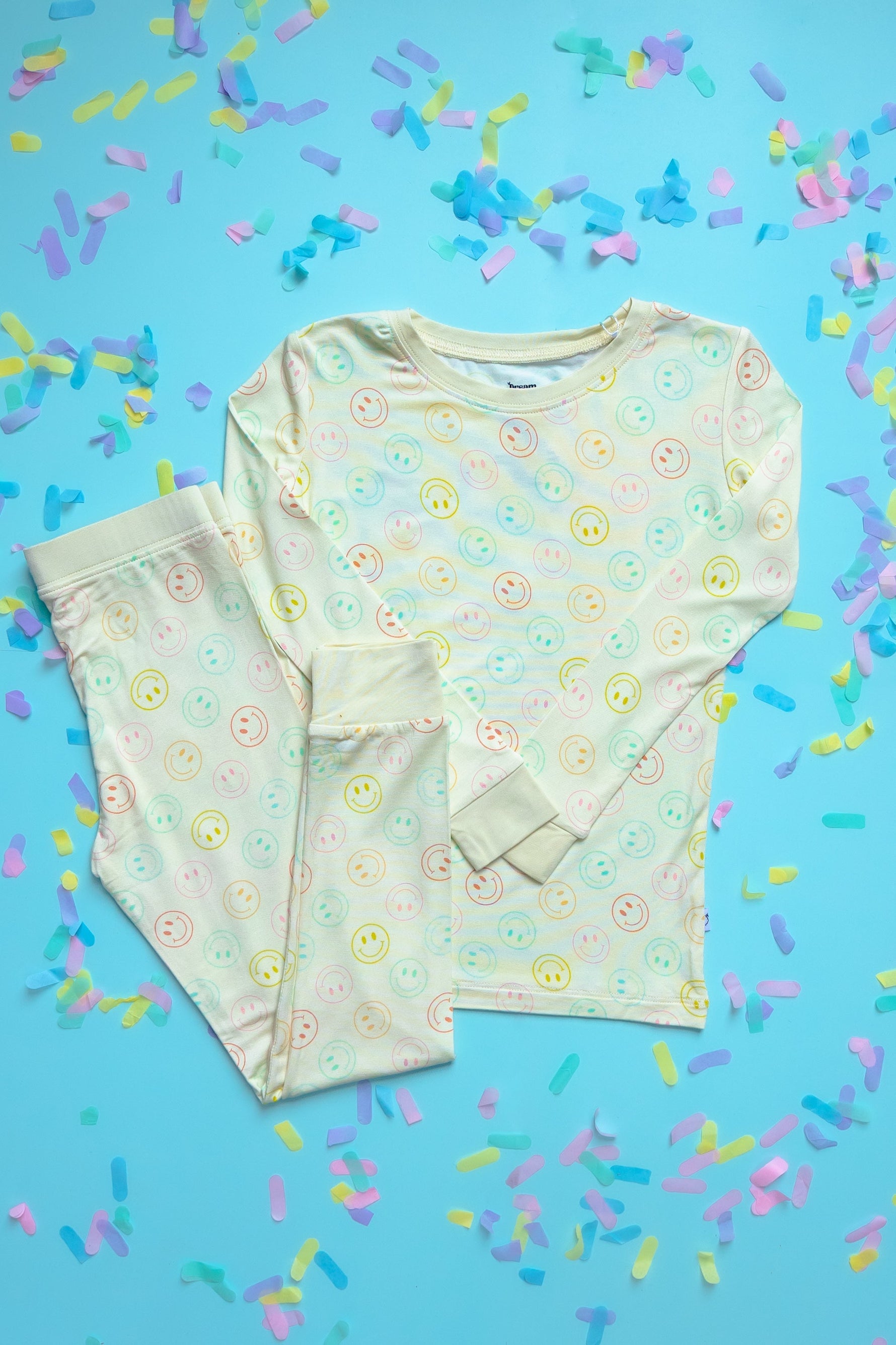 DREAM BIG LITTLE CO PASTEL SMILES DREAM SETEveretts Place