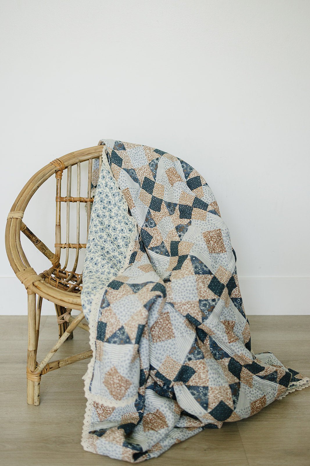 Mebie Baby Patchwork Print Blue Blossom Lace Muslin Quilt With Lace Edges - 