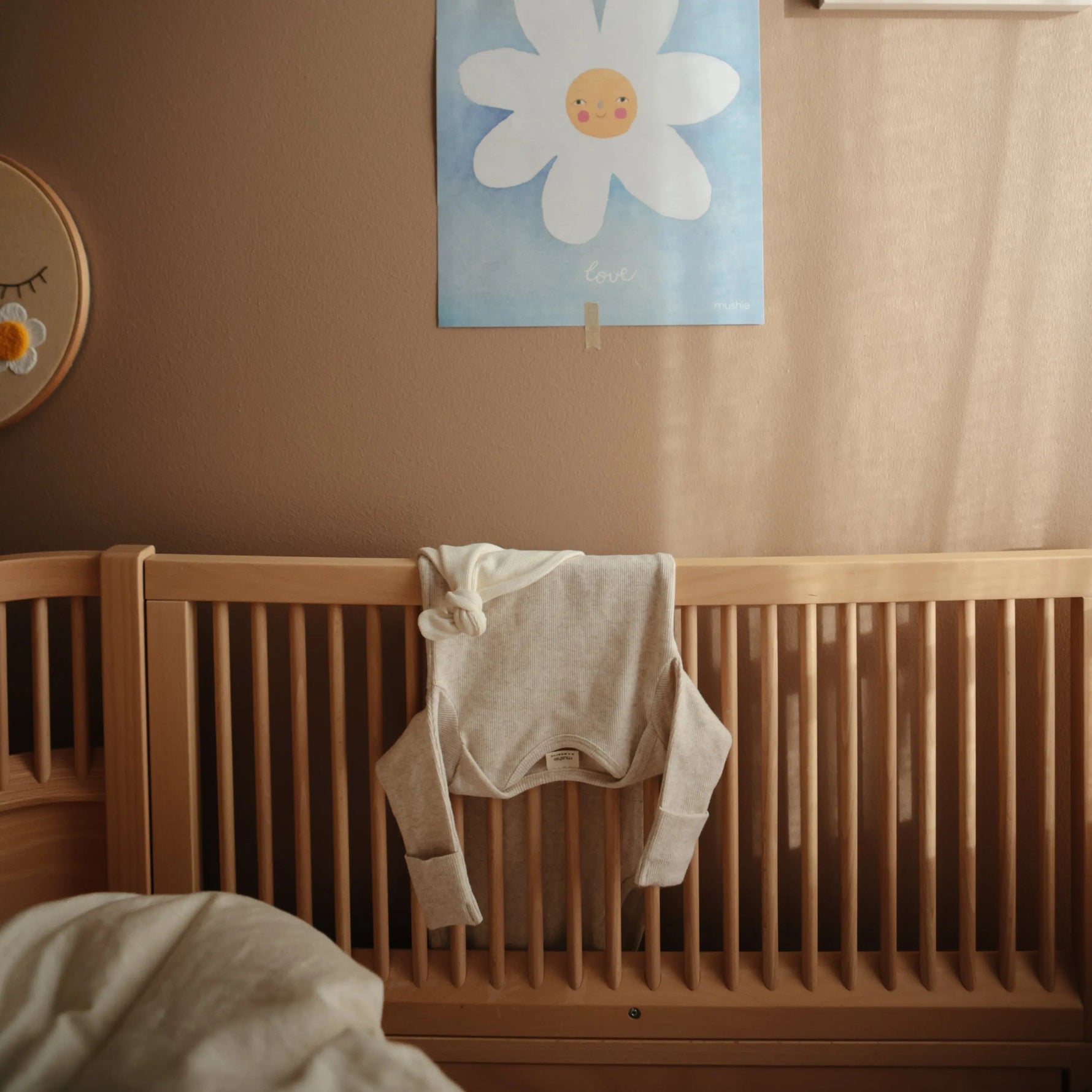 Mushie Ribbed Baby Beanie - 