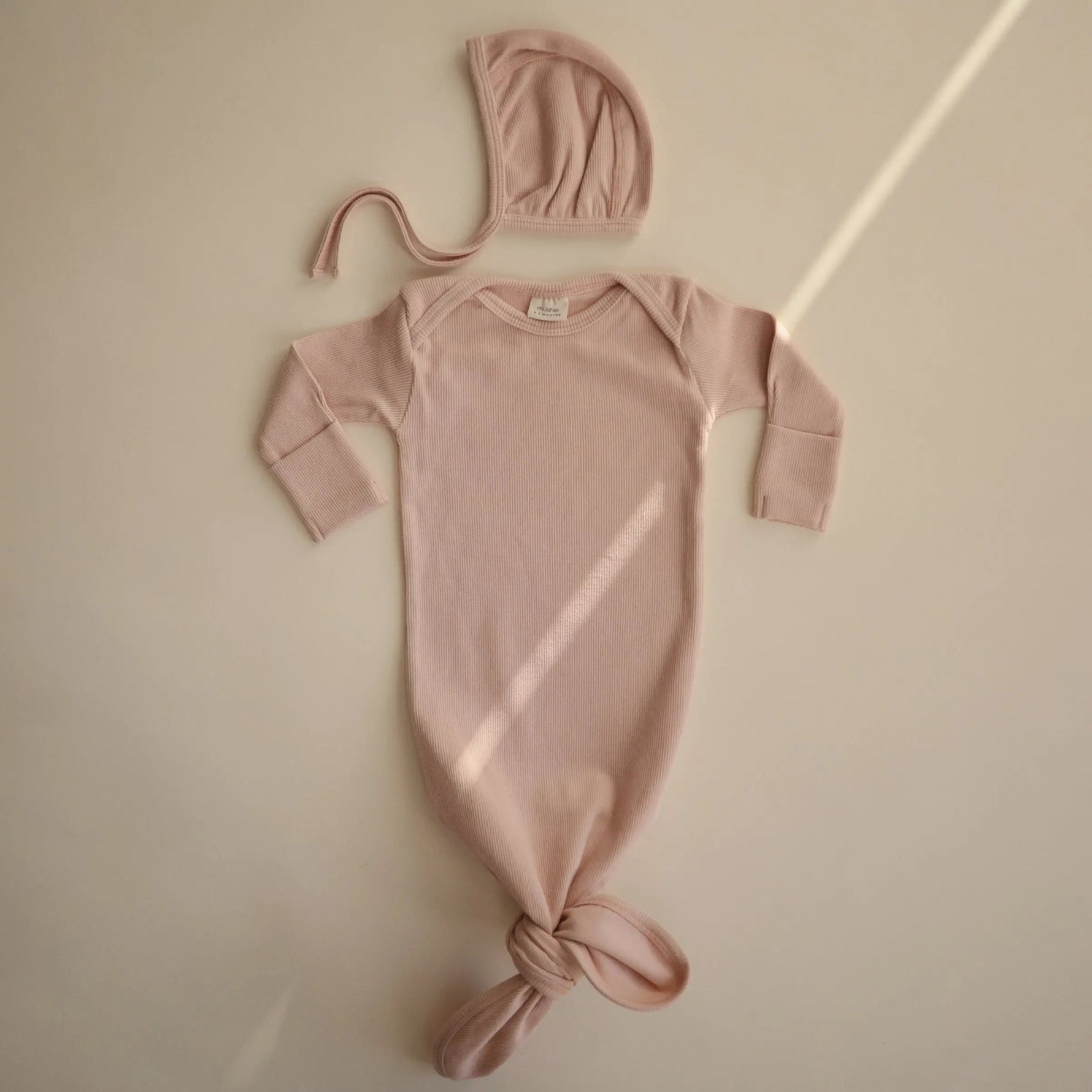 Mushie Ribbed Baby Bonnet - 