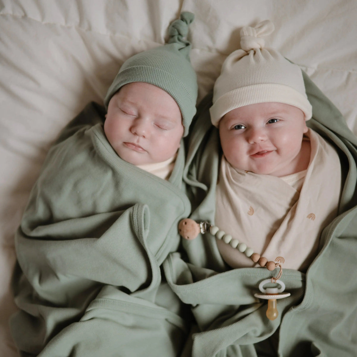 Mushie Ribbed Knotted Baby Gown + Beanie Set - 
