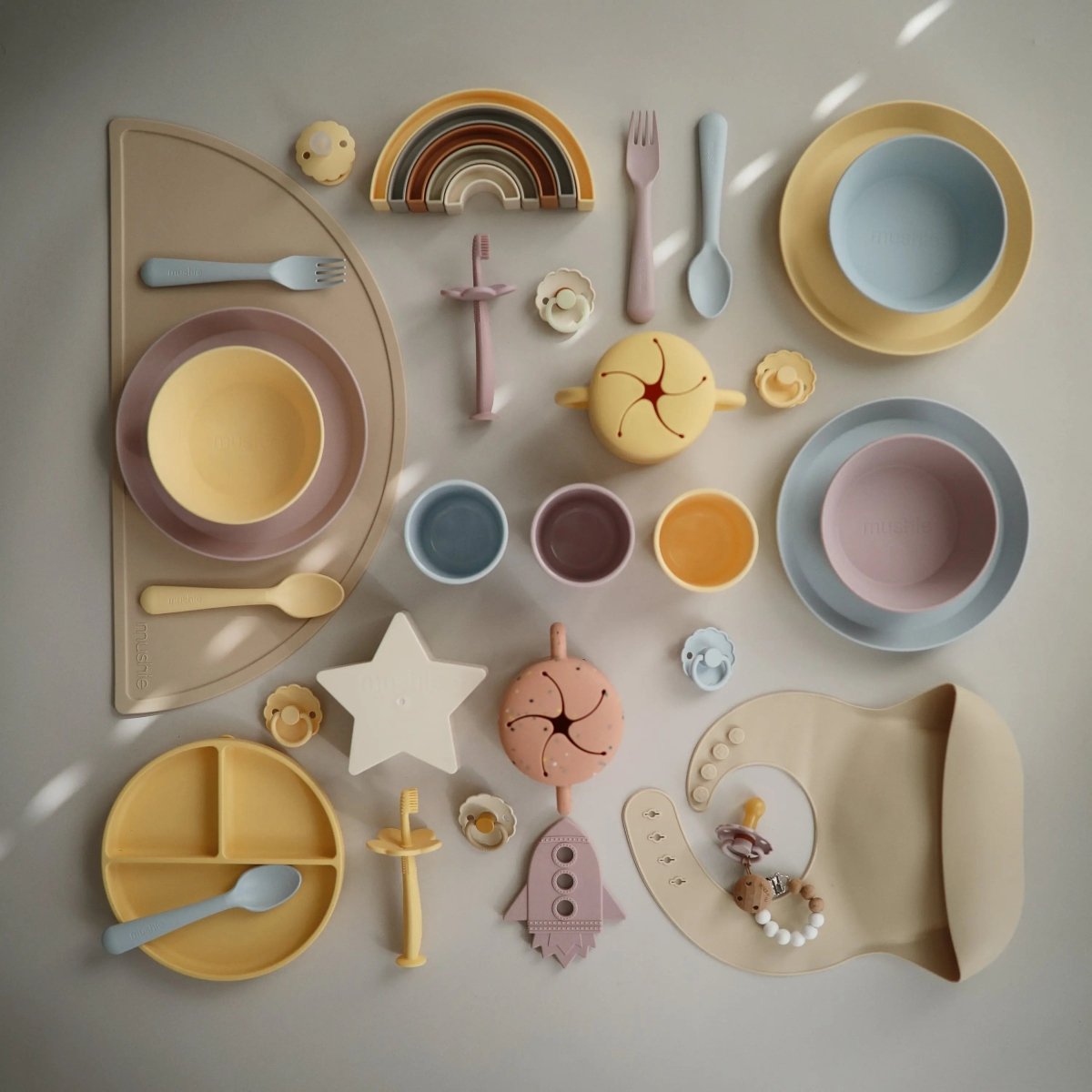 Mushie Round Dinnerware Bowl Set BPA Free Plastic Dishwasher Safe Microwave Safe - Everetts Place Boutique - 