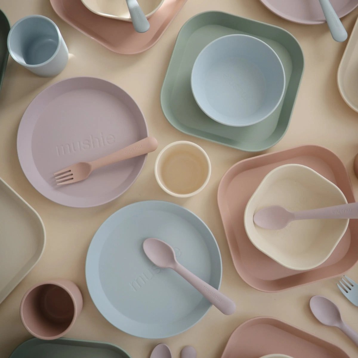 Mushie Round Dinnerware Plates BPA Free Plastic Set Dishwasher Microwave Safe - Everetts Place Boutique - 