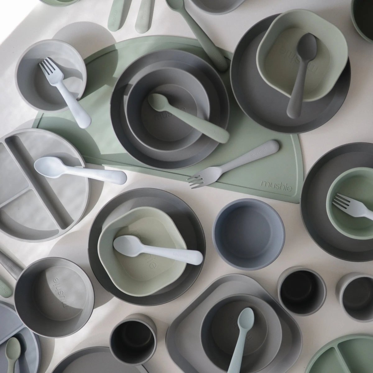 Mushie Round Dinnerware Plates BPA Free Plastic Set Dishwasher Microwave Safe - Everetts Place Boutique - 