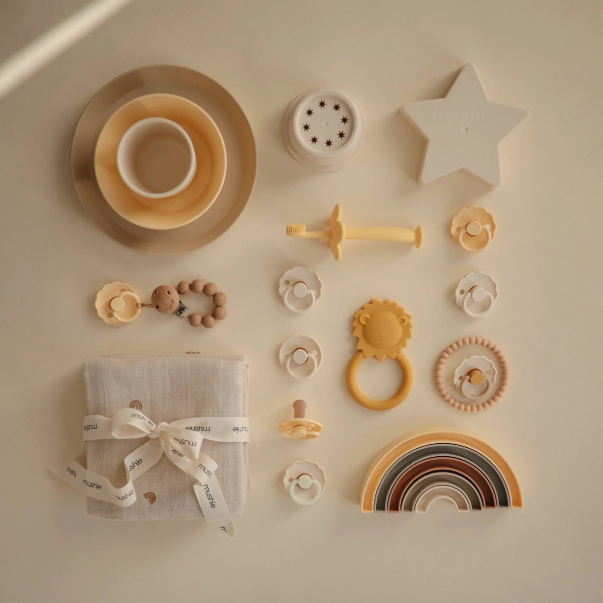 Mushie Round Dinnerware Plates BPA Free Plastic Set Dishwasher Microwave Safe - Everetts Place Boutique - 