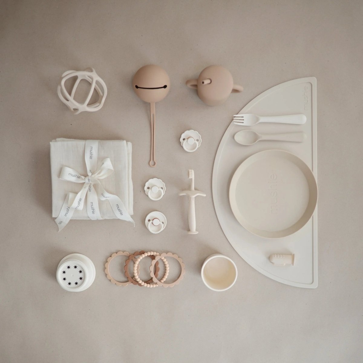 Mushie Round Dinnerware Plates BPA Free Plastic Set Dishwasher Microwave Safe - Everetts Place Boutique - 