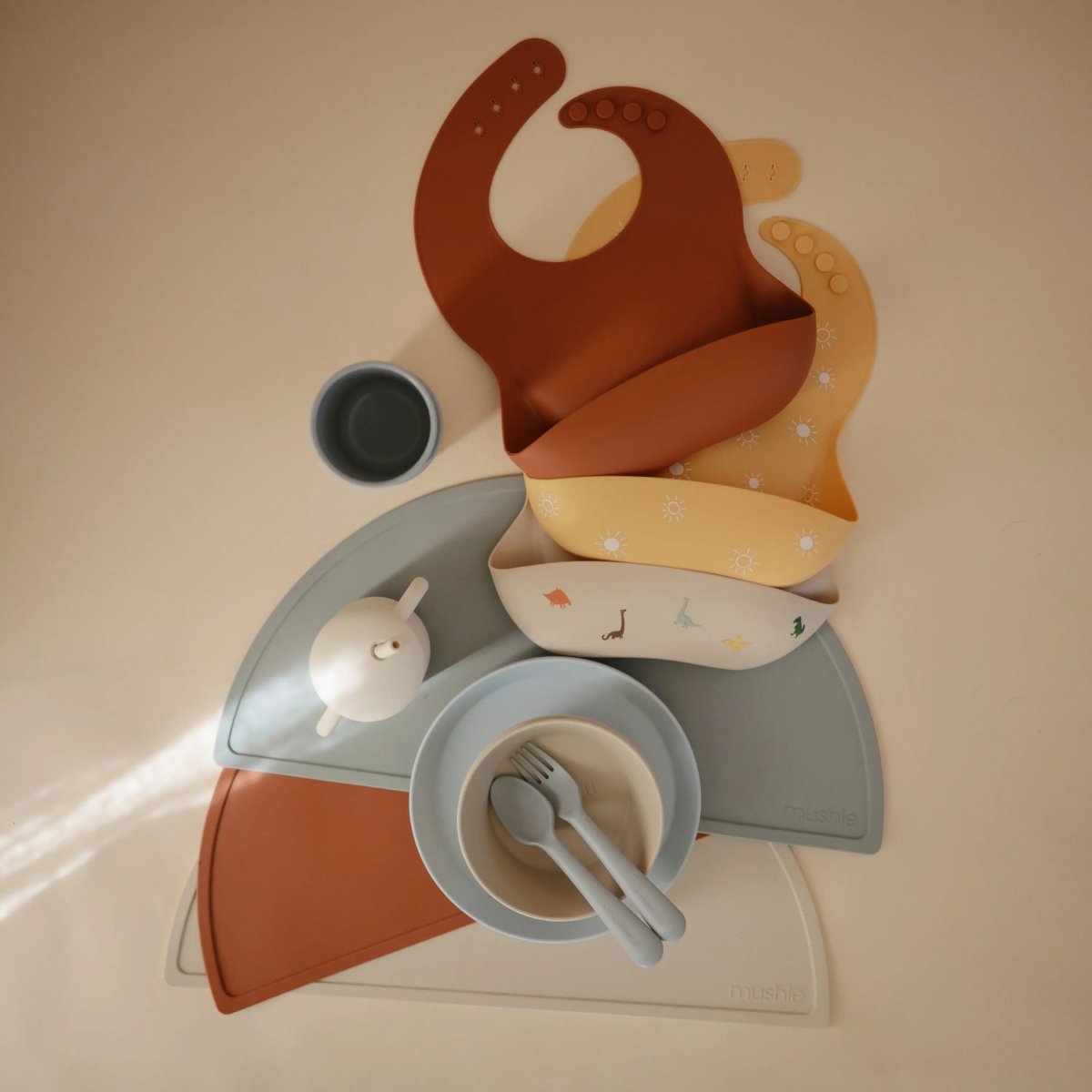 Mushie Round Dinnerware Plates BPA Free Plastic Set Dishwasher Microwave Safe - Everetts Place Boutique - 